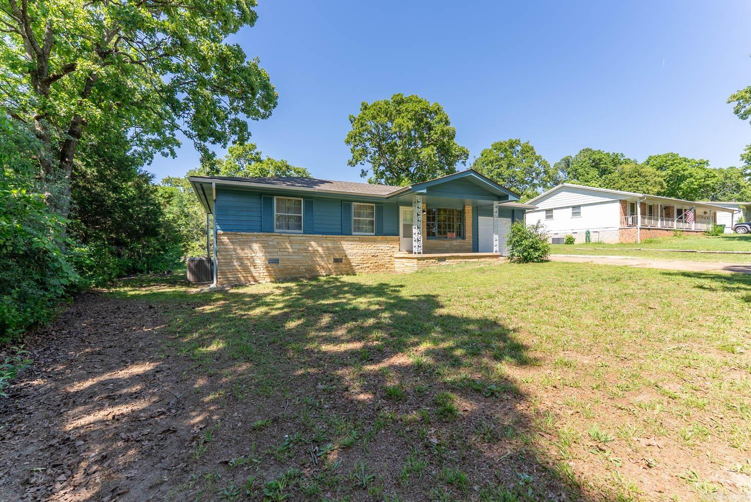 908 N Manor Drive Property Photo 9