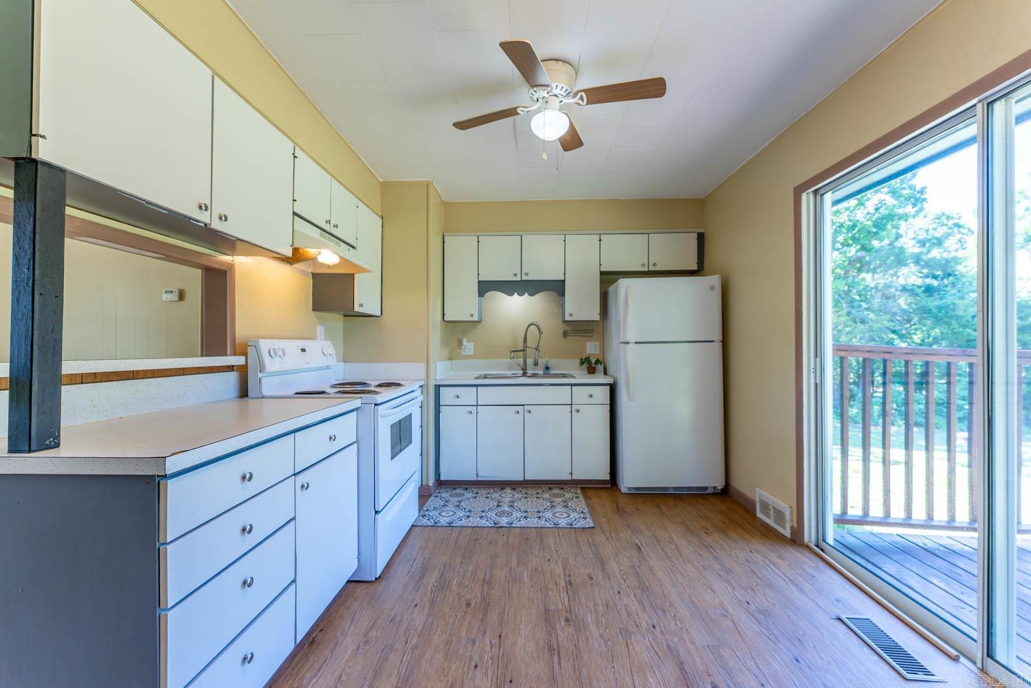 908 N Manor Drive Property Photo 13