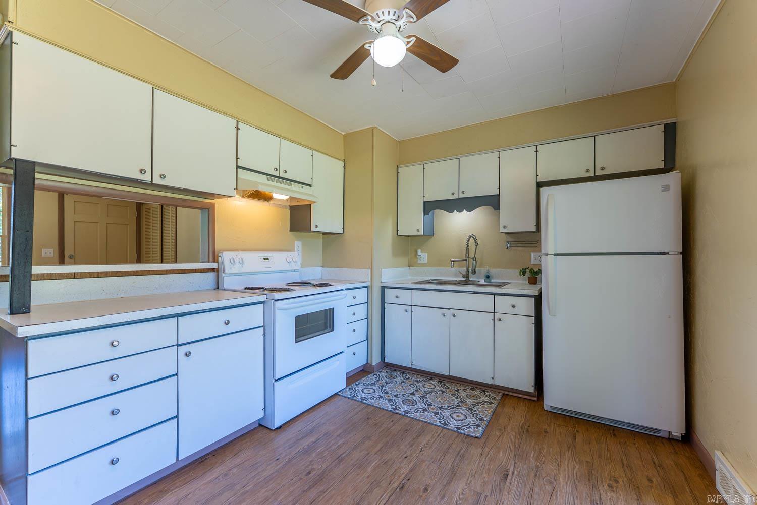 908 N Manor Drive Property Photo 14