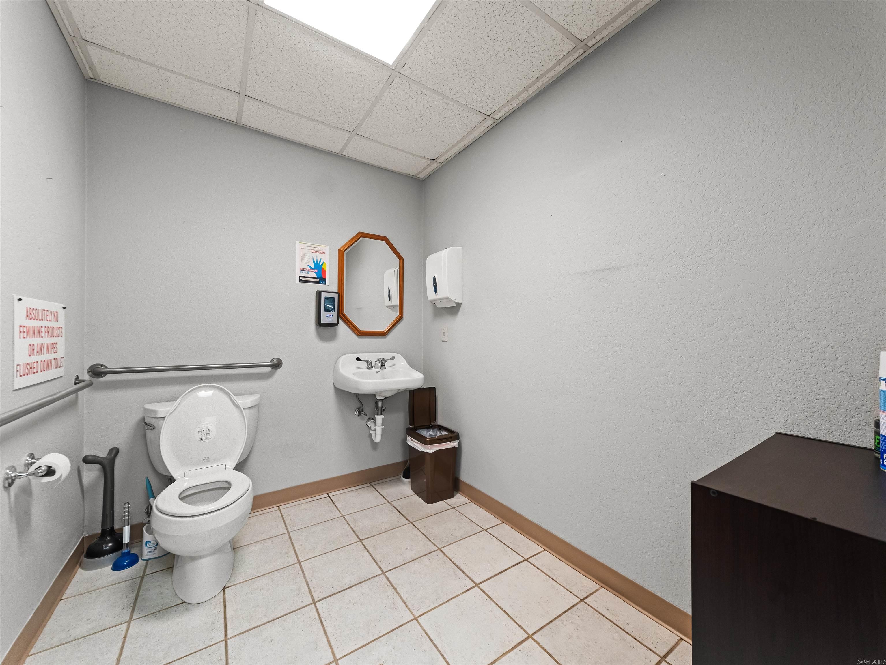 3903 N Highway 7 Property Photo 26