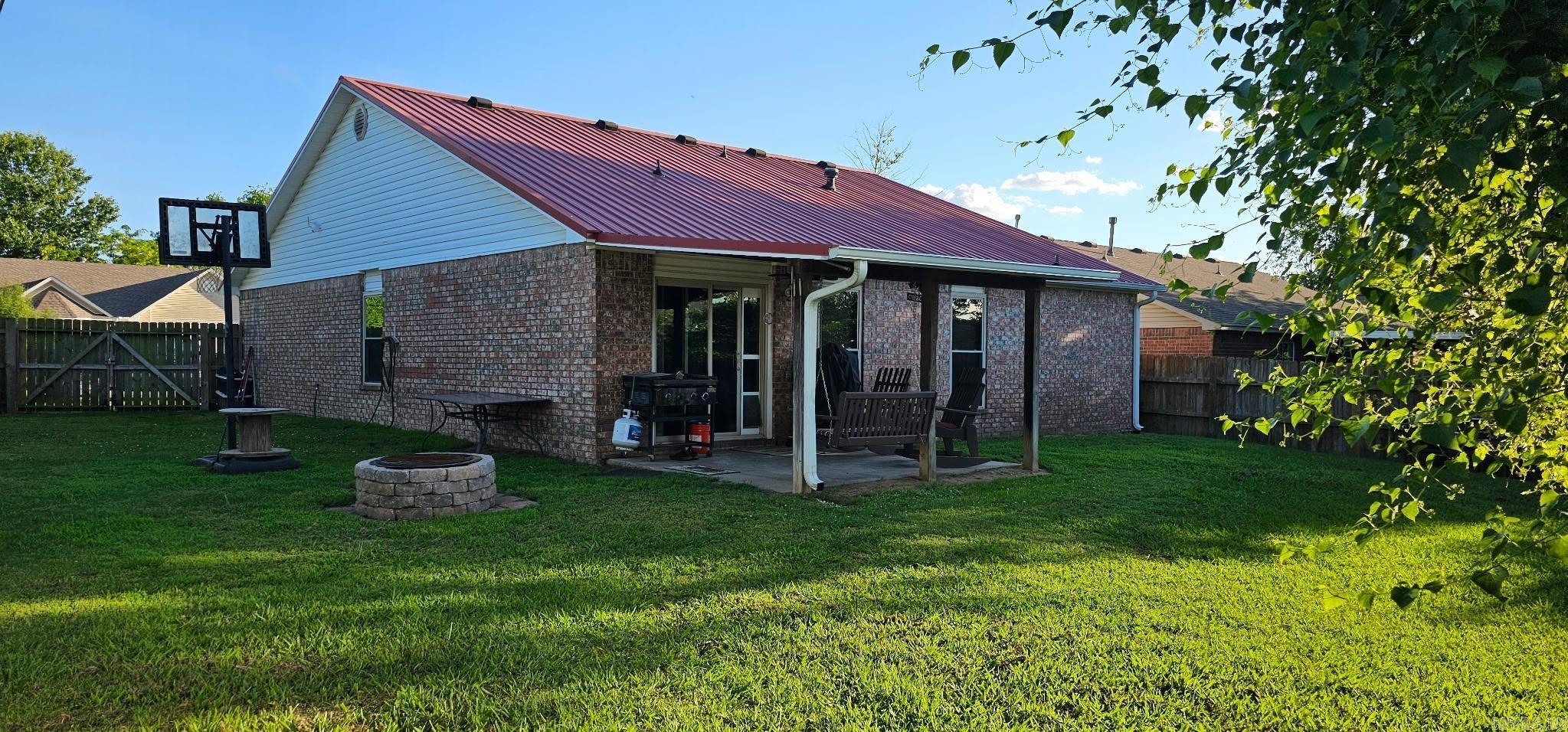 3913 Kingsberry Drive Property Photo 3