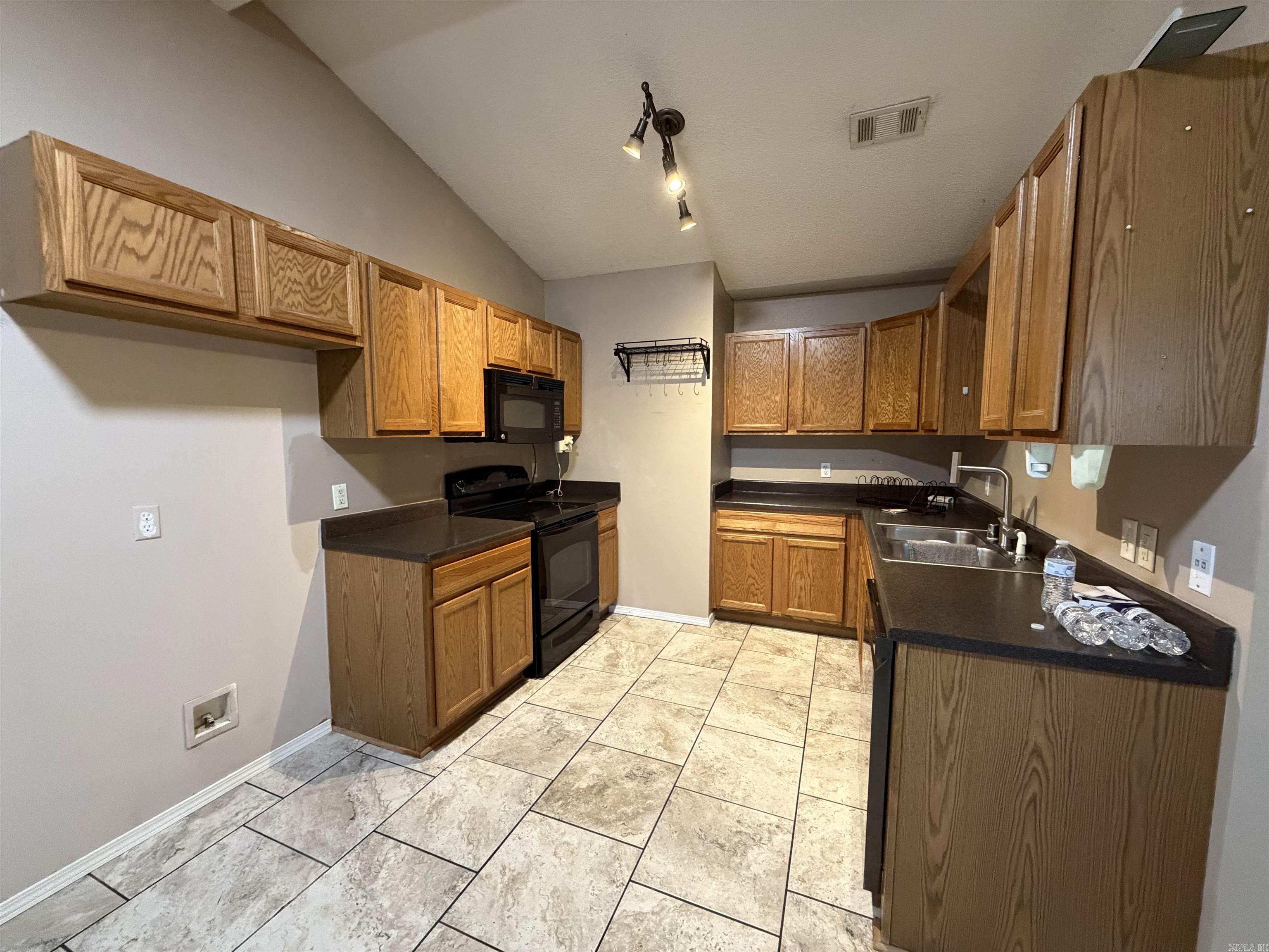 3913 Kingsberry Drive Property Photo 16
