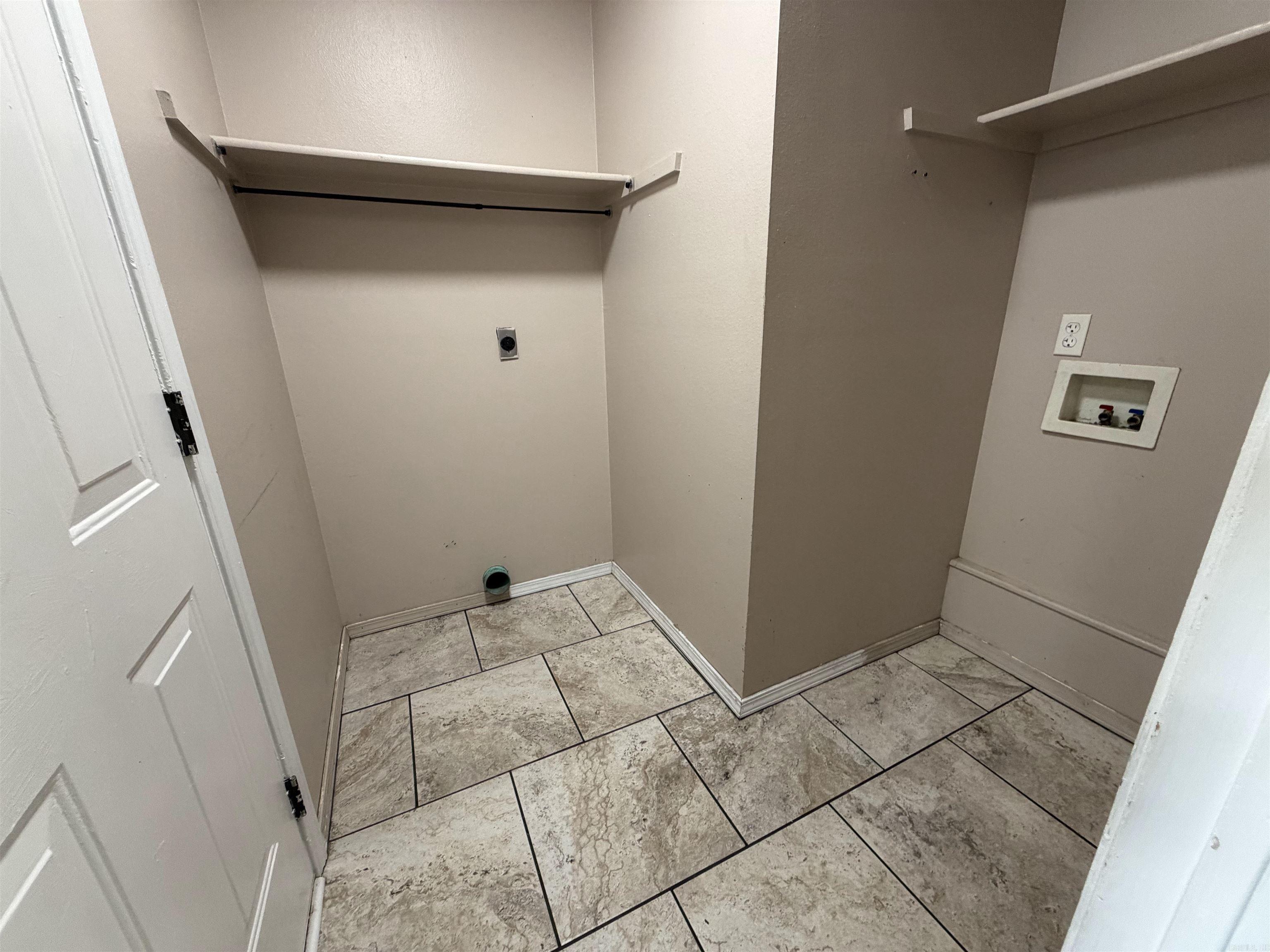 3913 Kingsberry Drive Property Photo 27