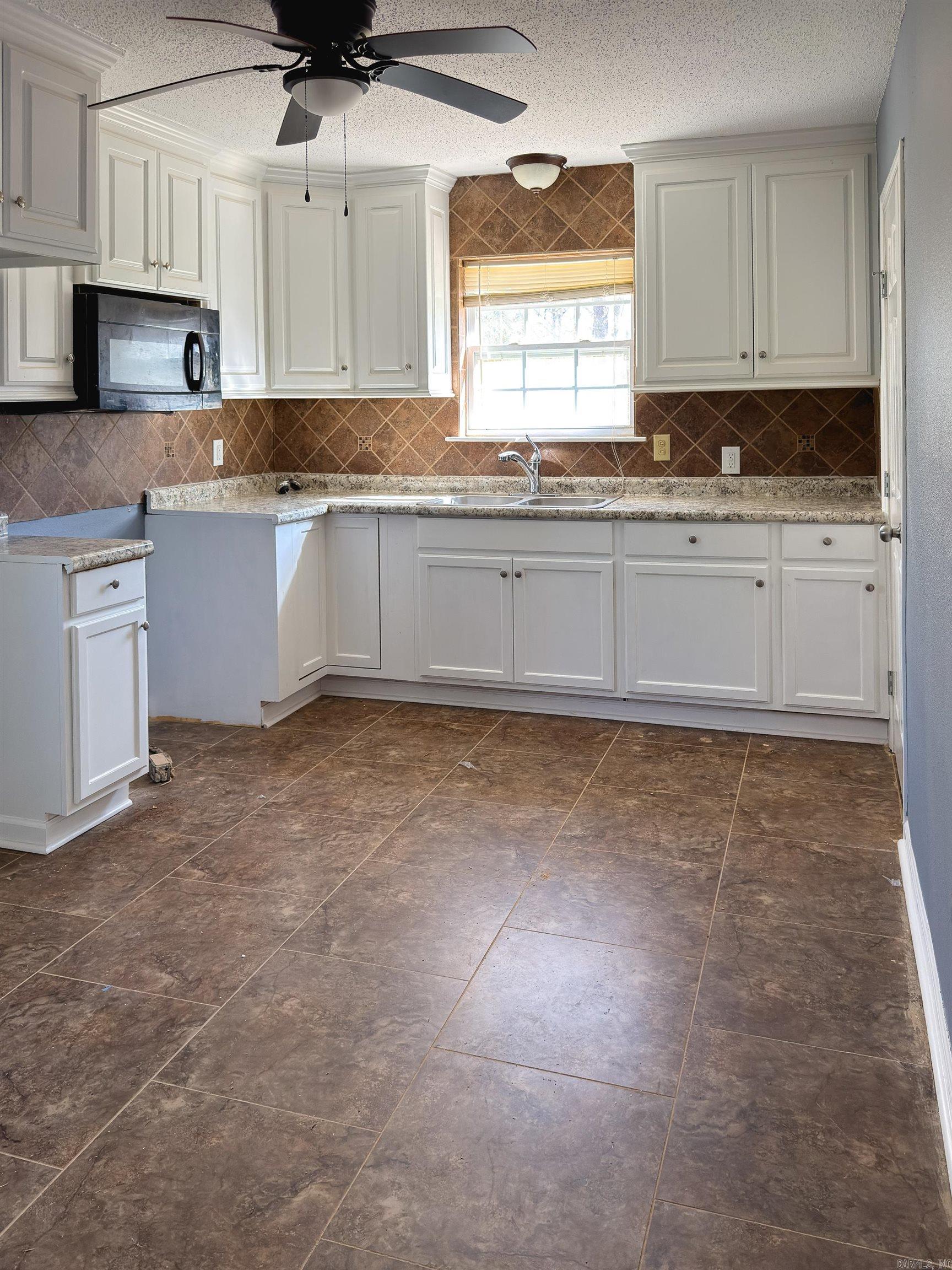 13801 Clayton Property Photo 4