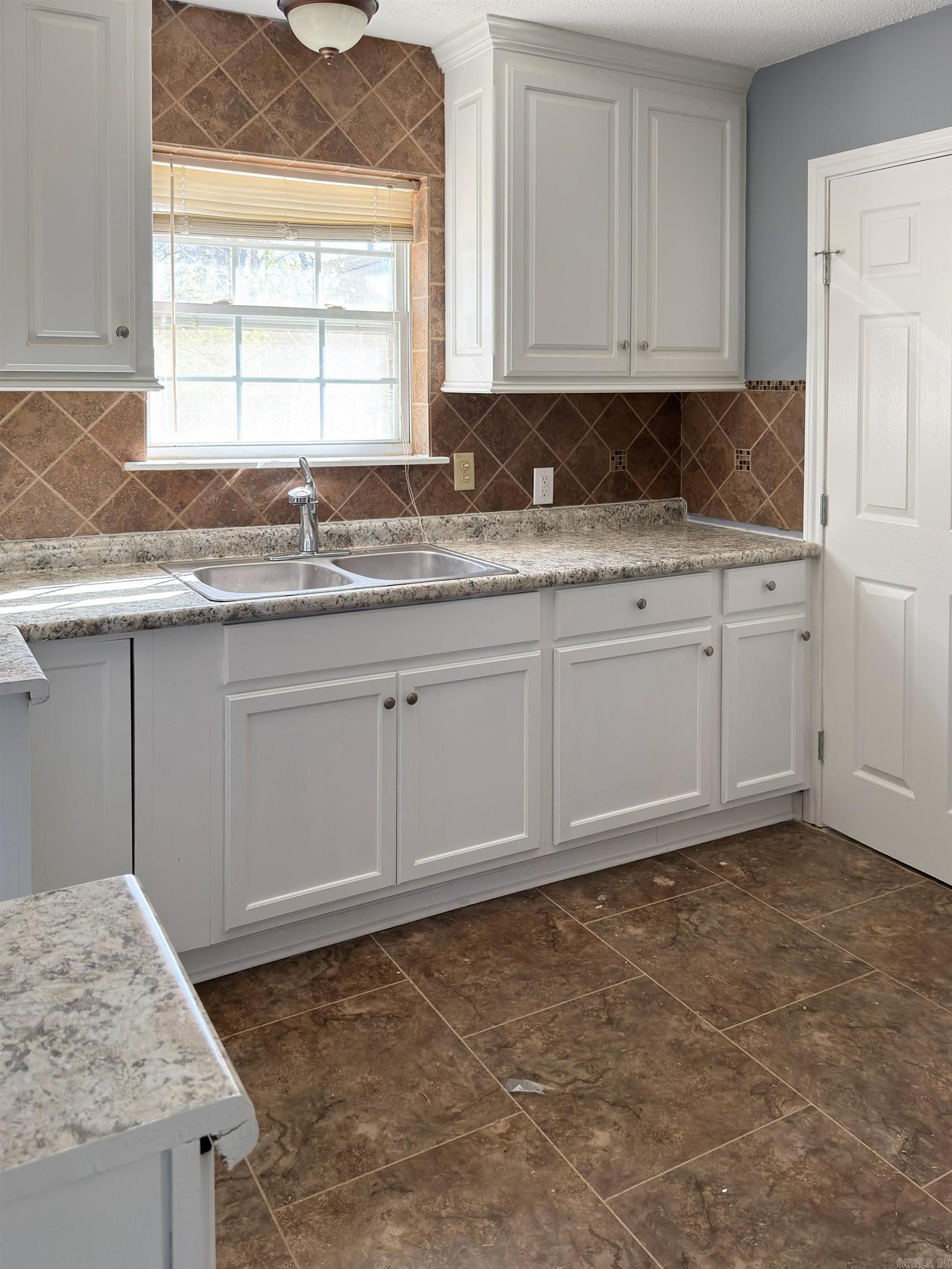 13801 Clayton Property Photo 5