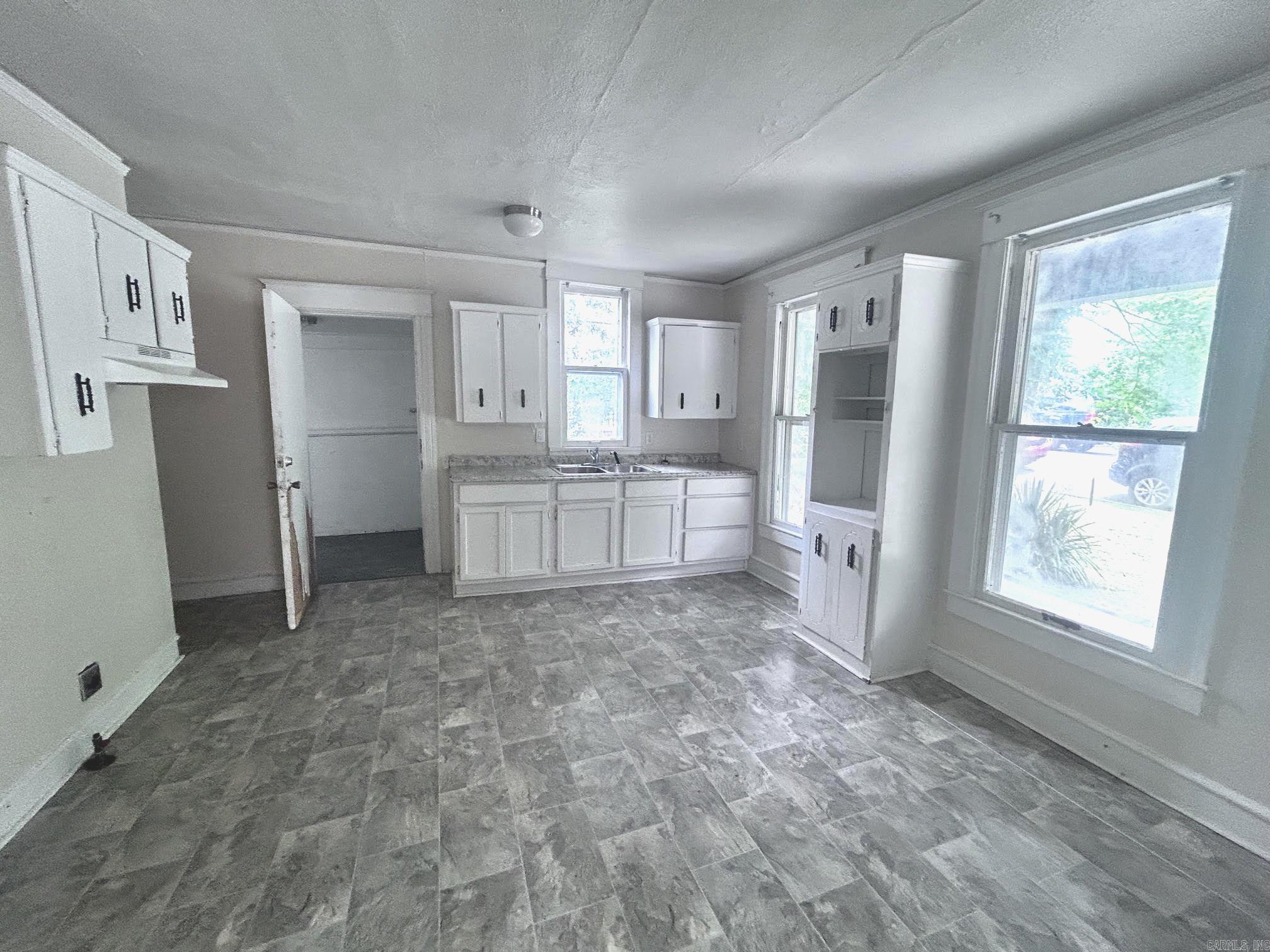3304 Marshall Street Property Photo 5