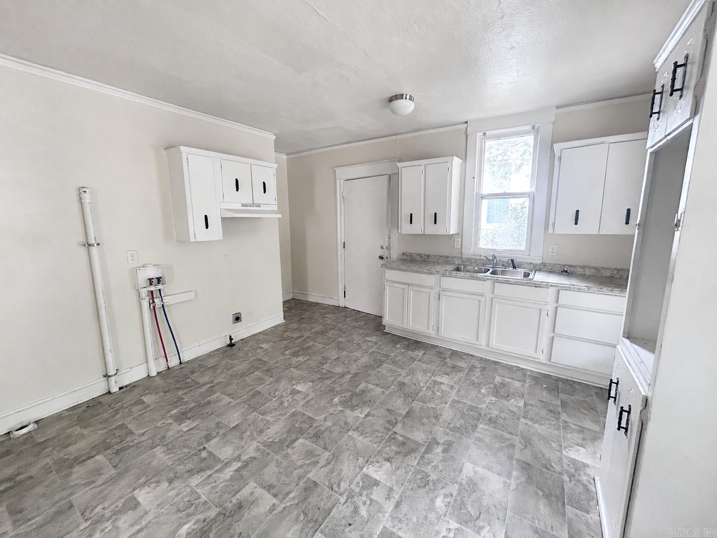 3304 Marshall Street Property Photo 7