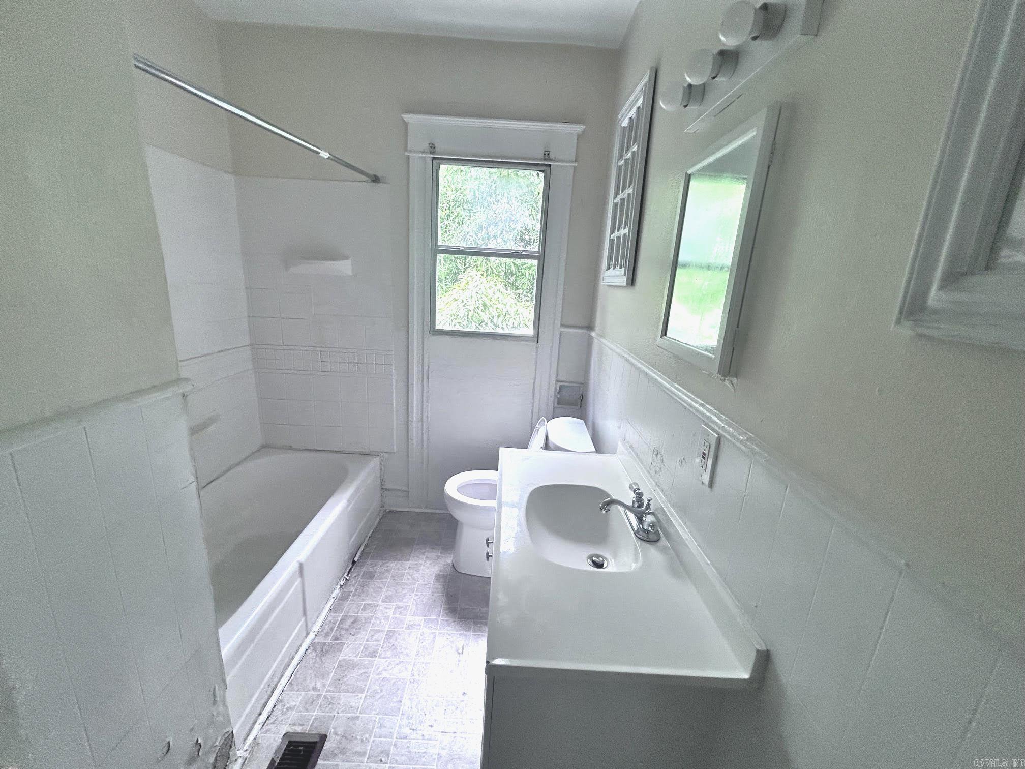 3304 Marshall Street Property Photo 10