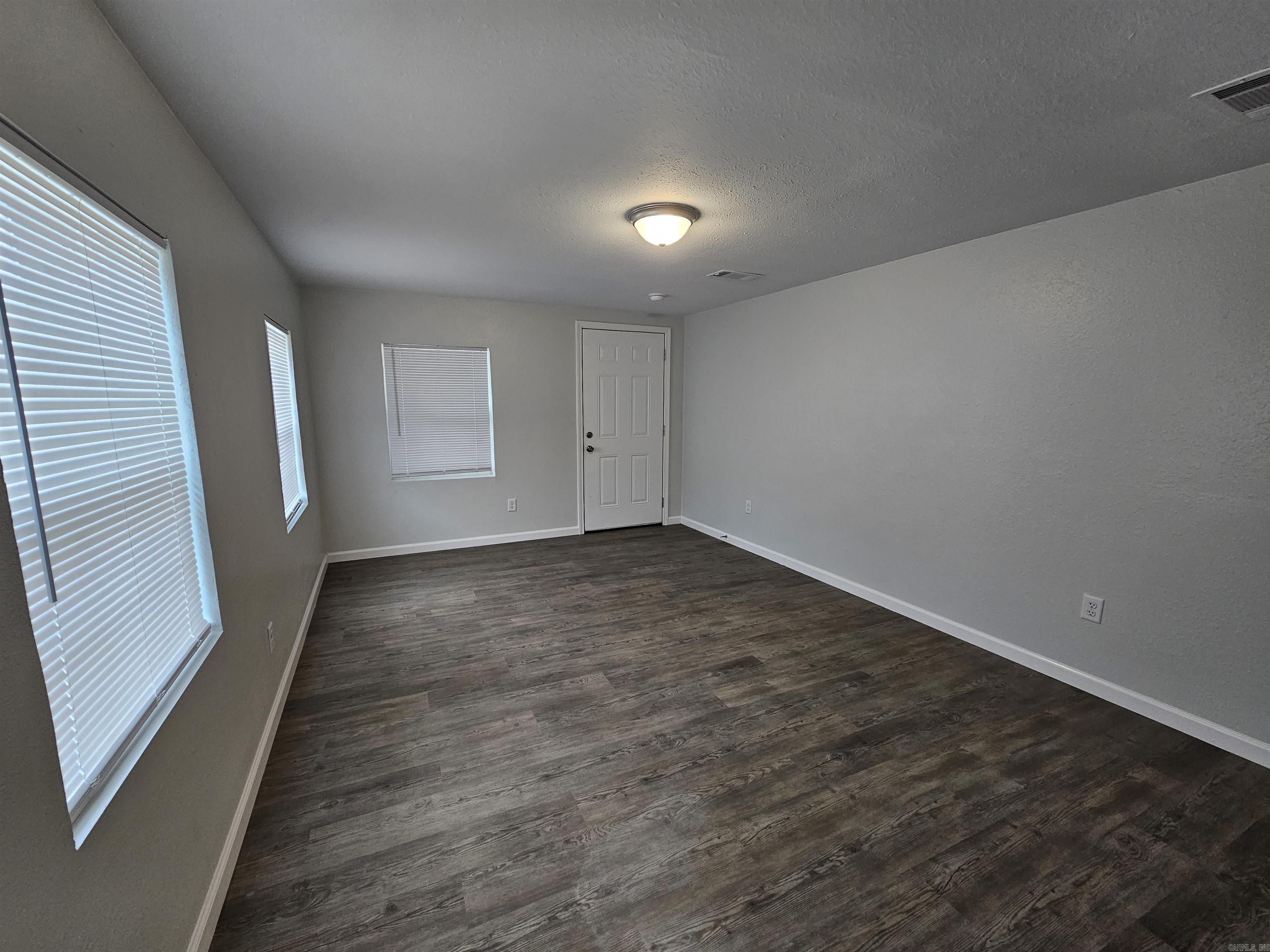 515 Poe St Property Photo 8