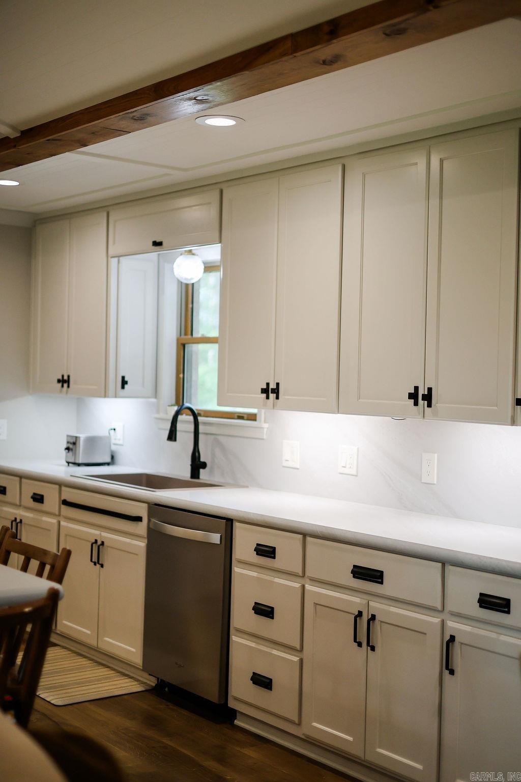 6056 Highway 11 N Property Photo 13