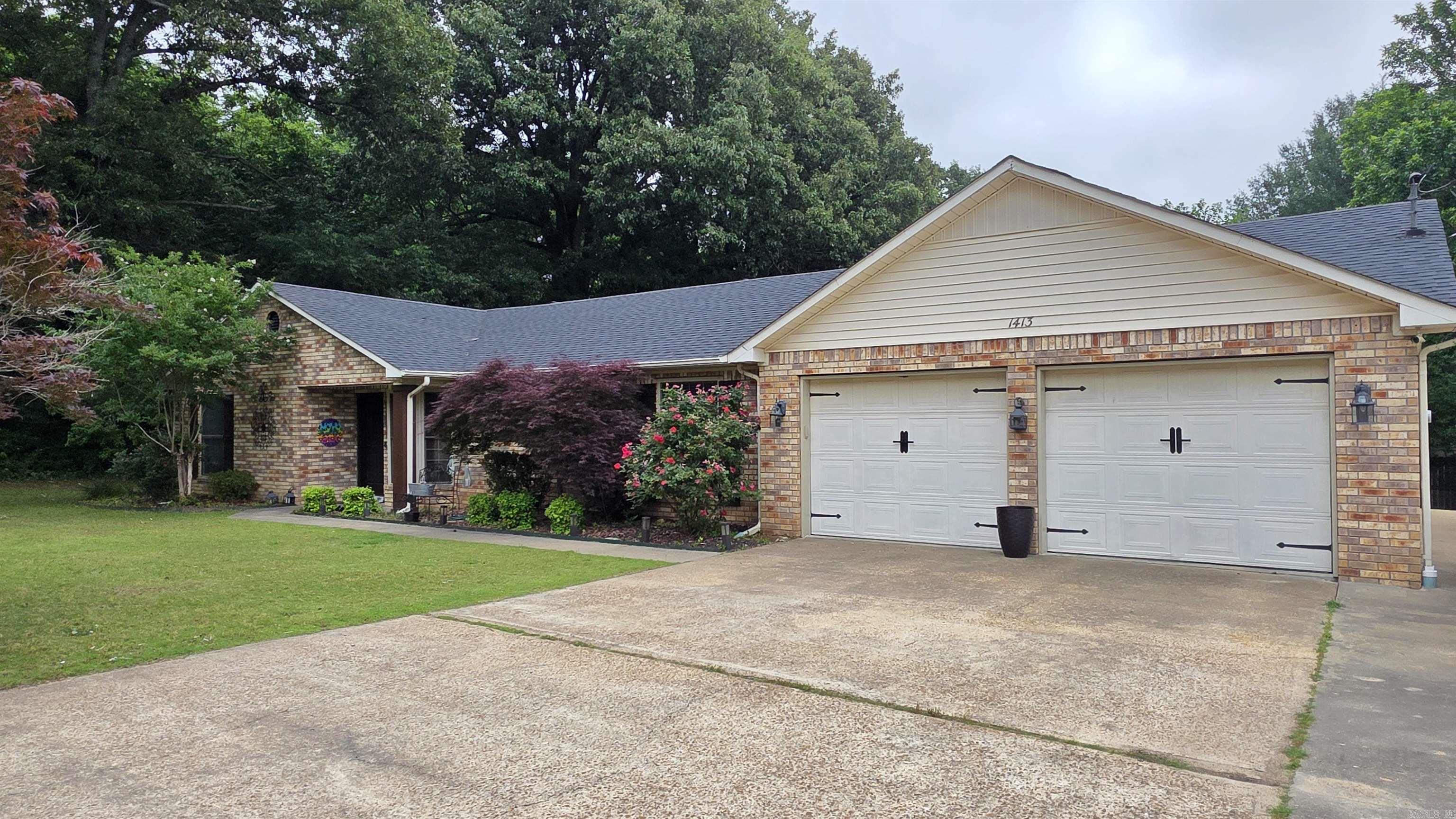 1413 Asa St Property Photo 2