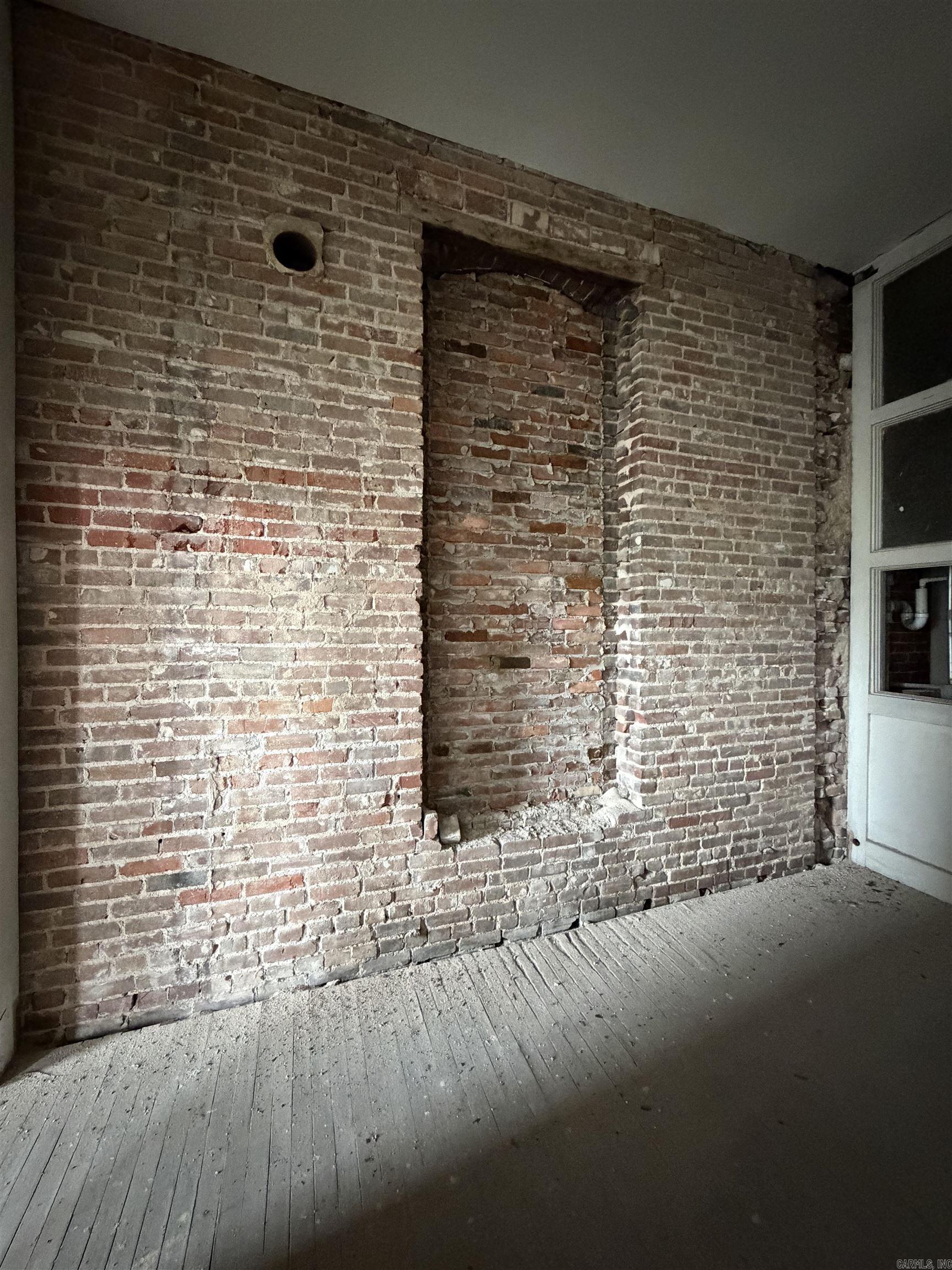 303 S Main Street Property Photo 16