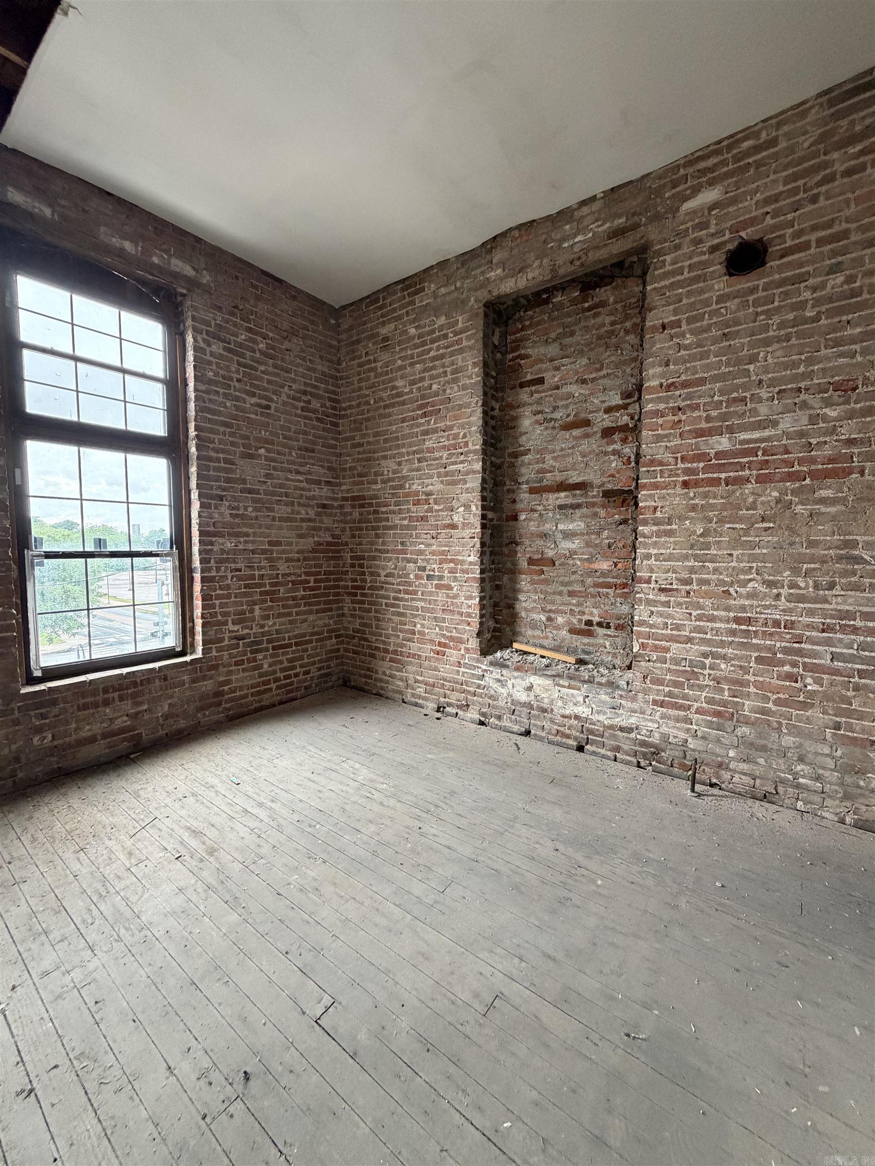 303 S Main Street Property Photo 18