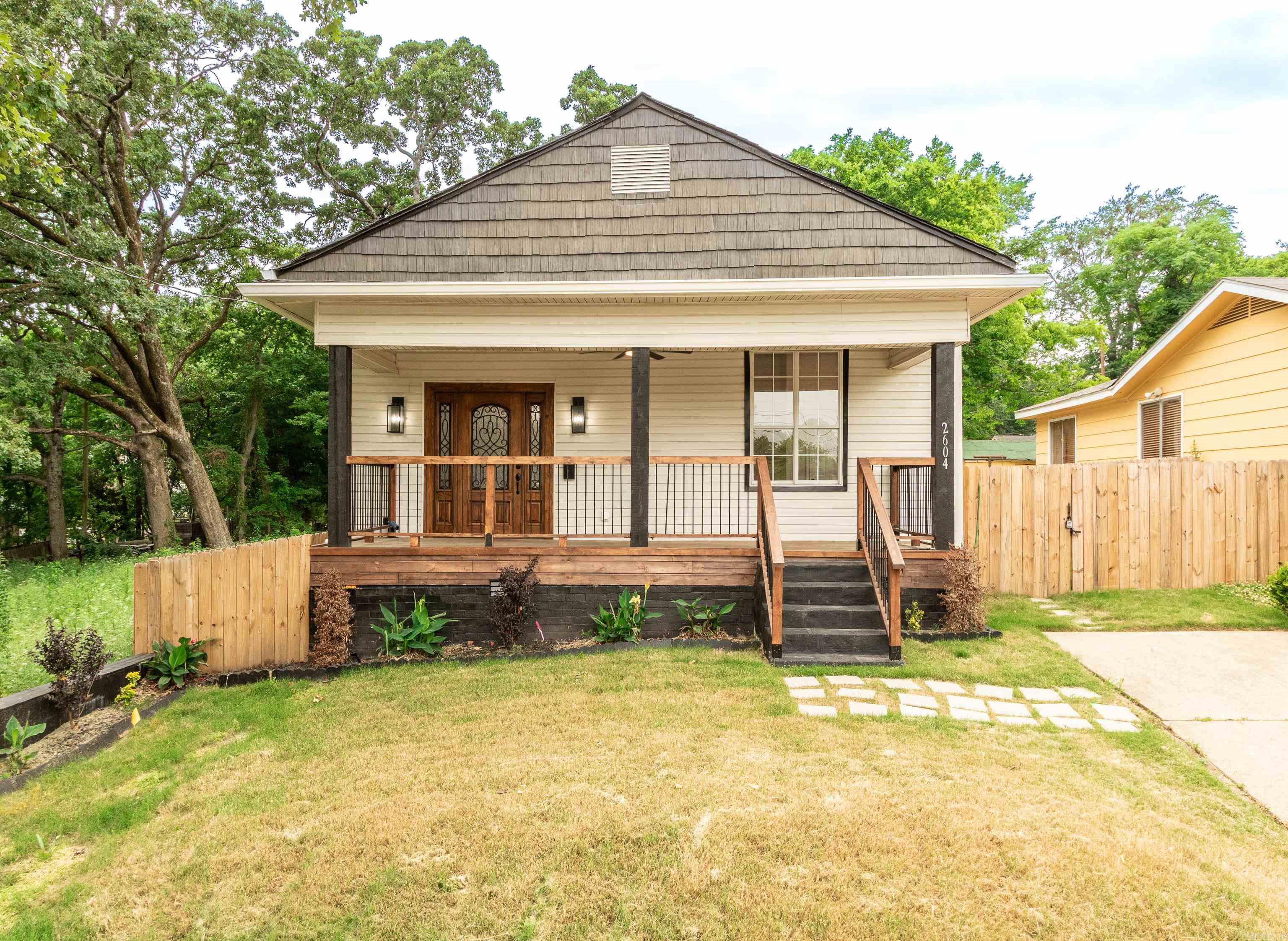 2604 S Spring Street Property Photo 1