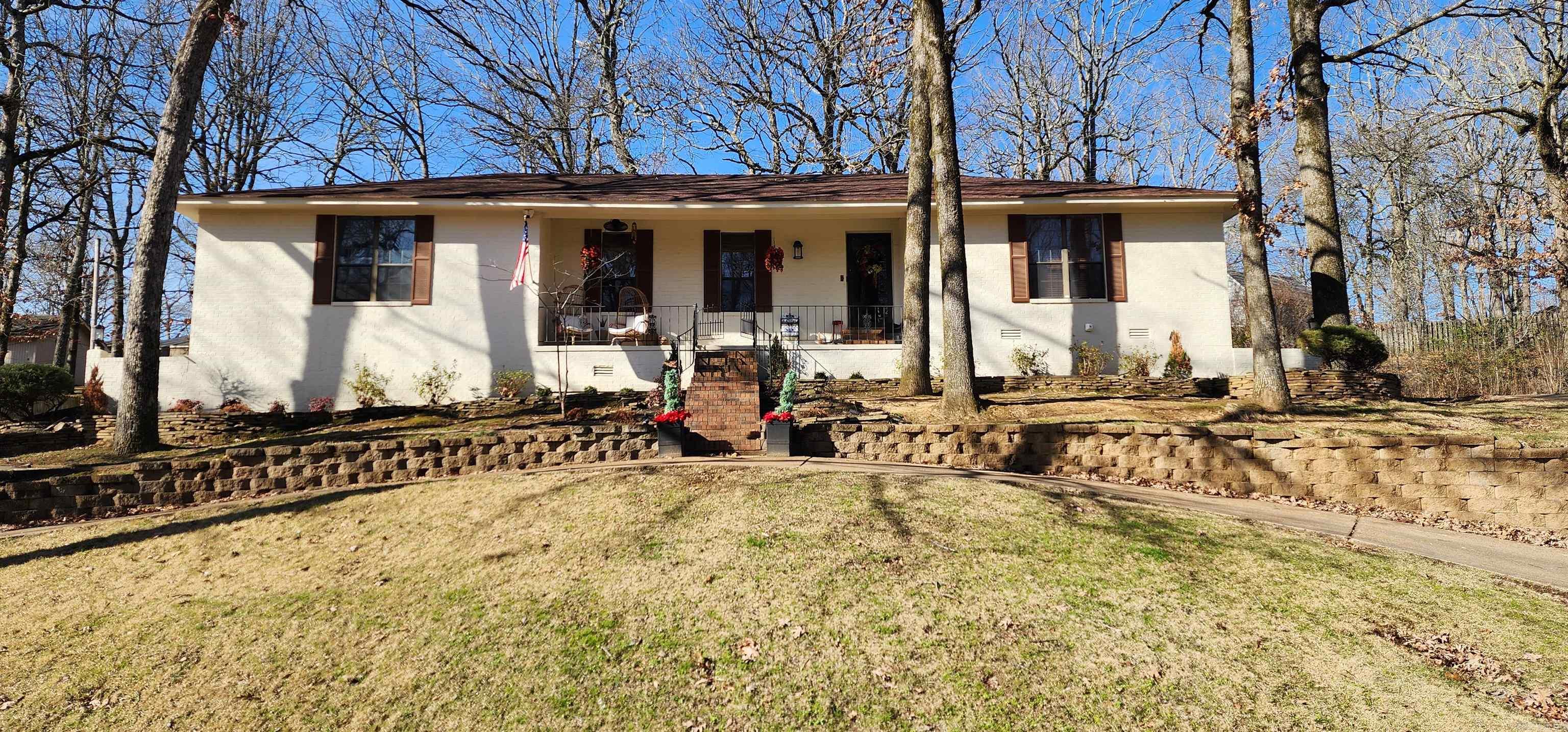 205 Kerry Dr Property Photo 1