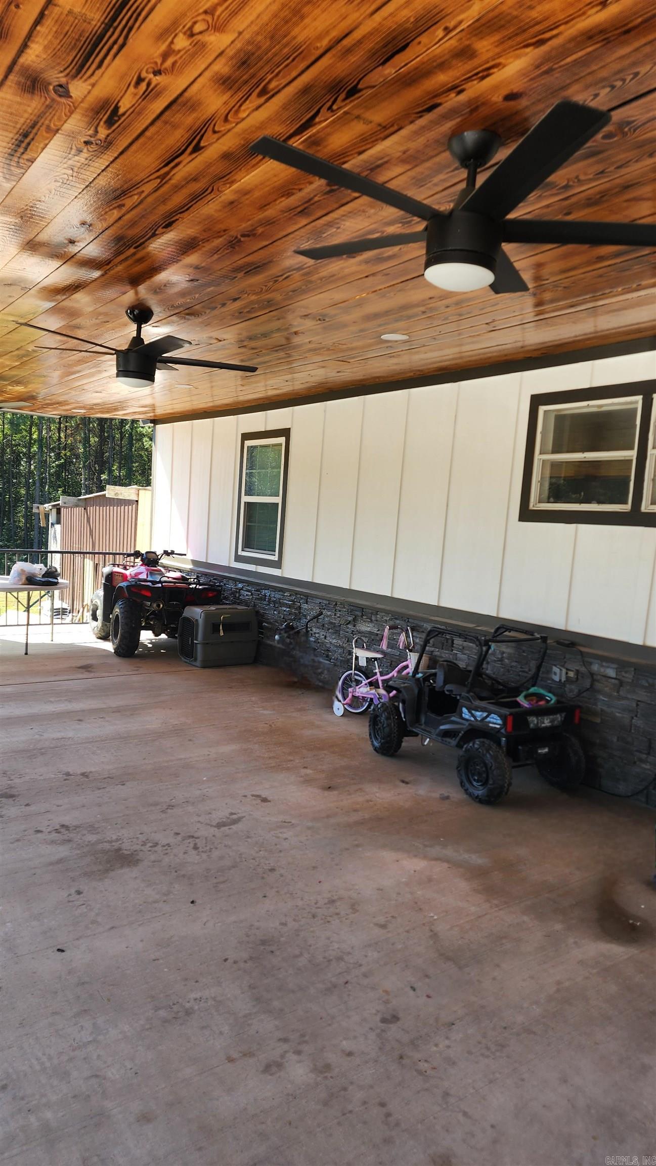 15900 Hidden Valley Trl Property Photo 2