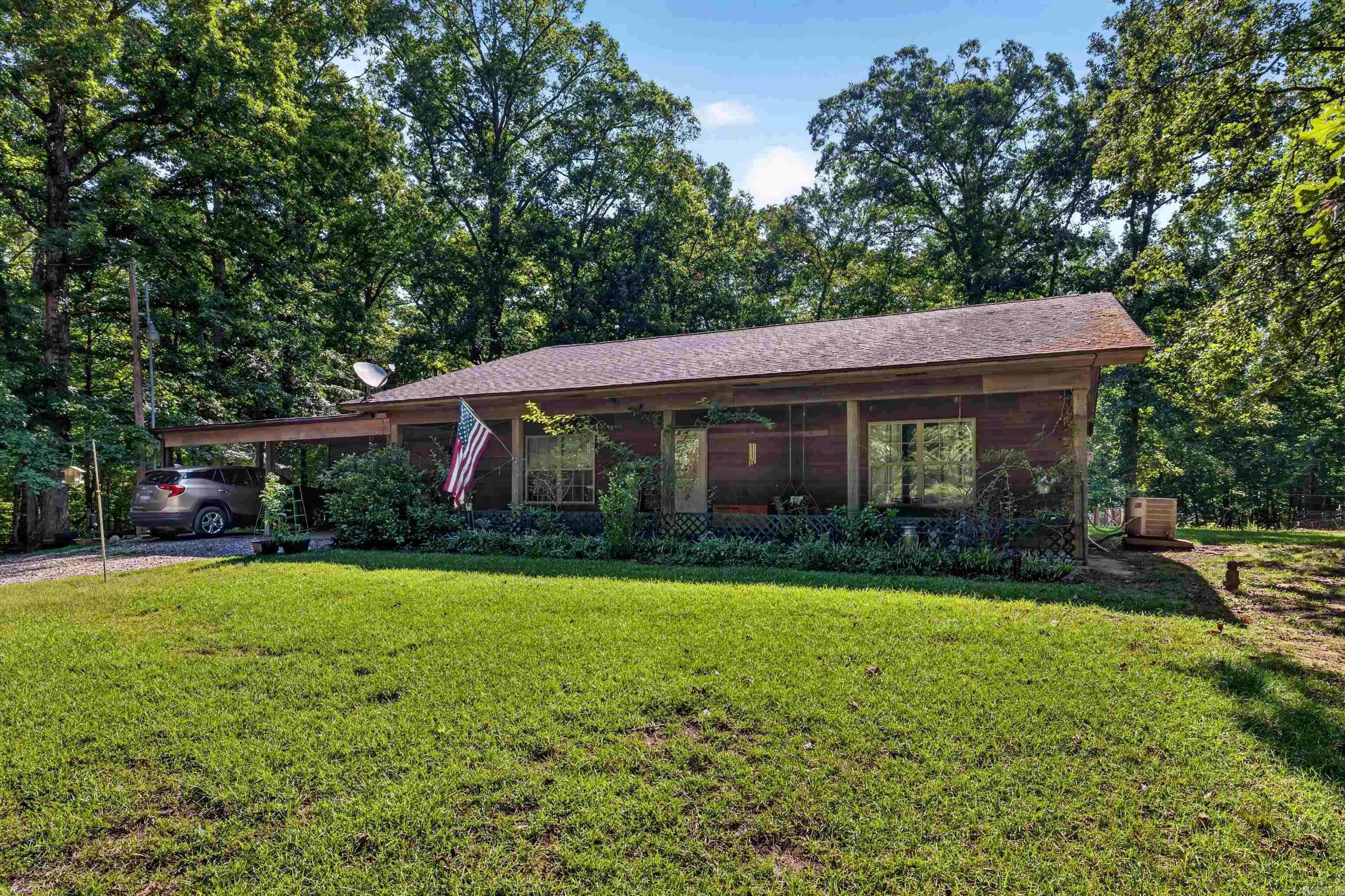 2736 Riverview Drive Property Photo 1