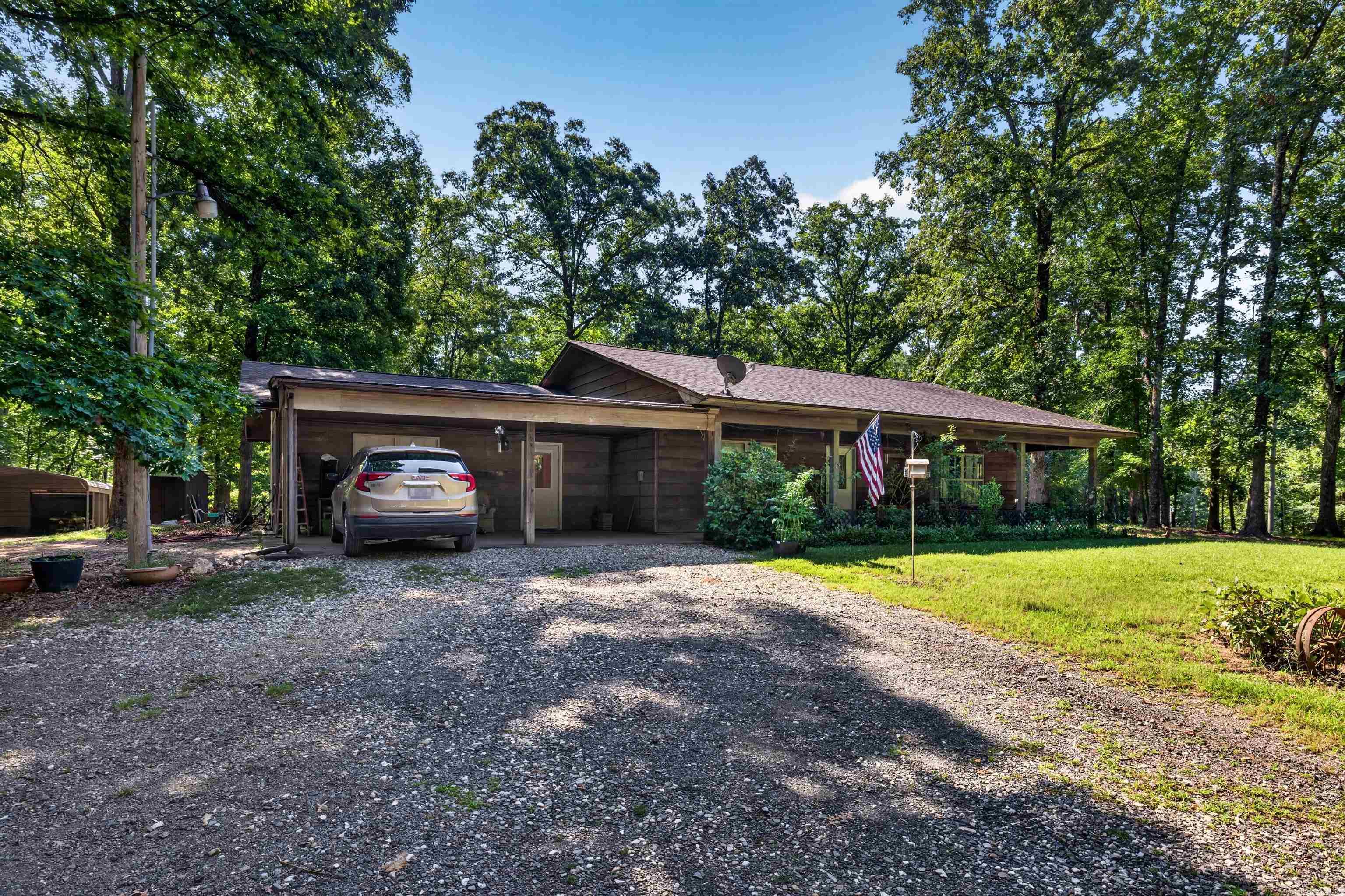 2736 Riverview Drive Property Photo 2