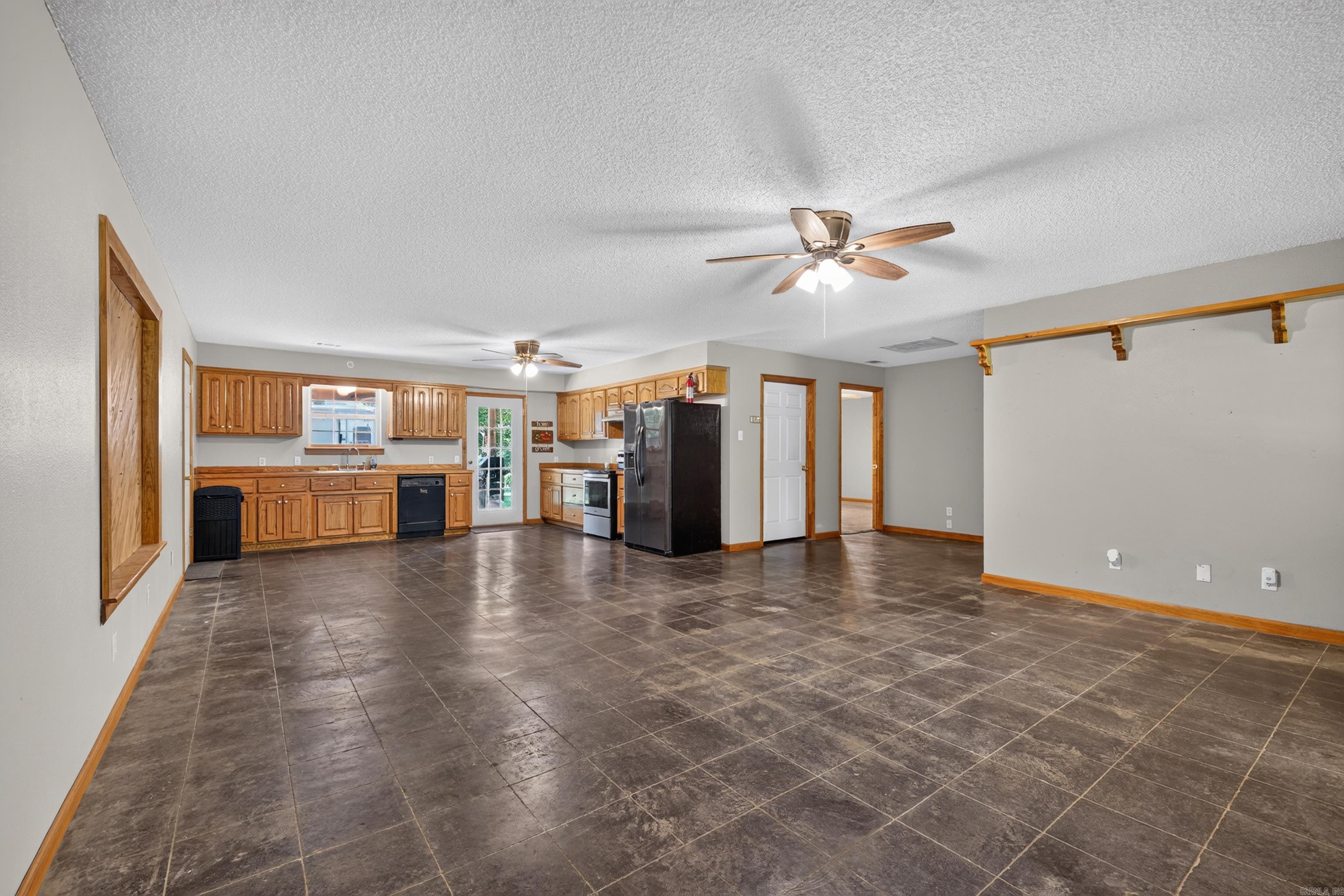 2736 Riverview Drive Property Photo 3