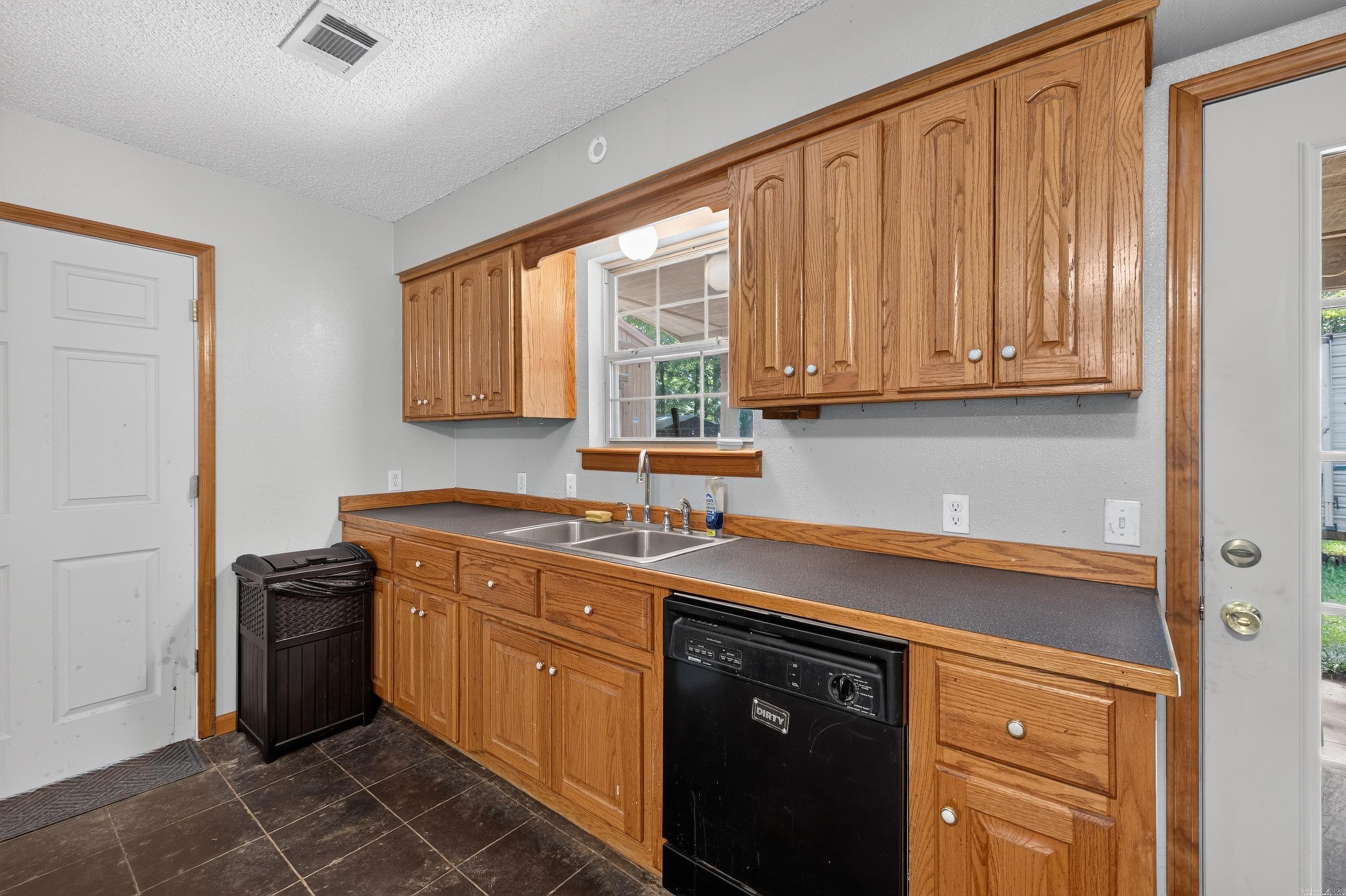 2736 Riverview Drive Property Photo 6