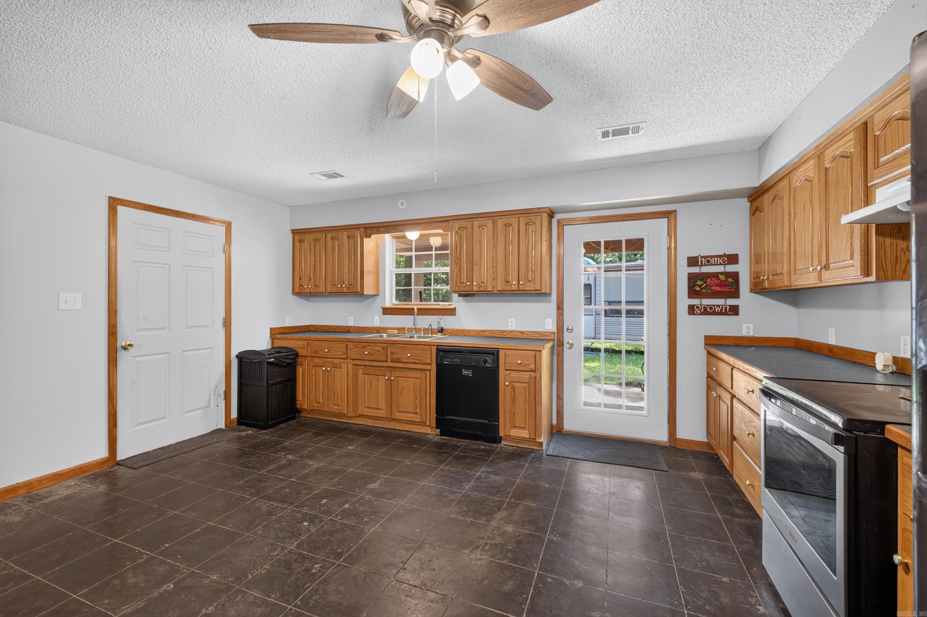 2736 Riverview Drive Property Photo 8