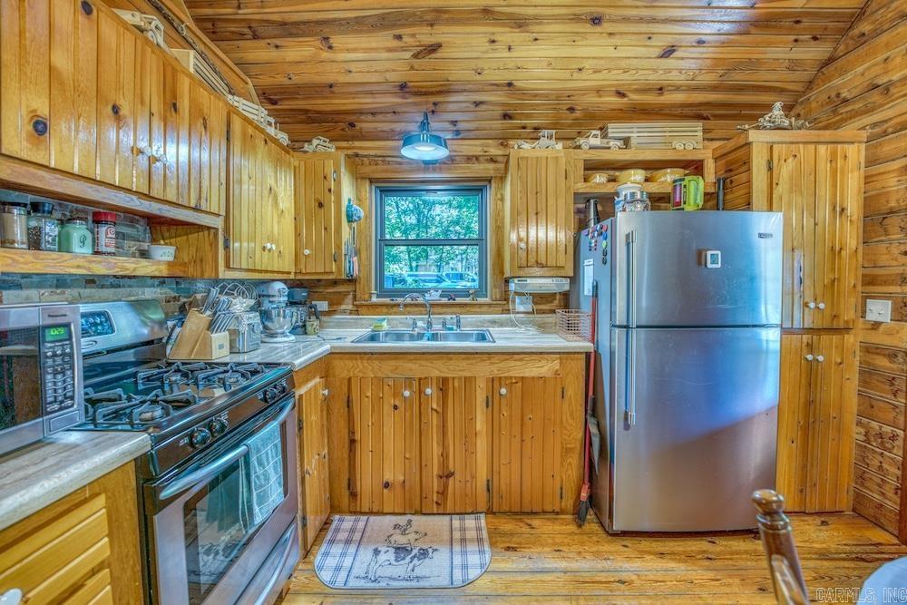 2061 Mcknight Road Property Photo 18