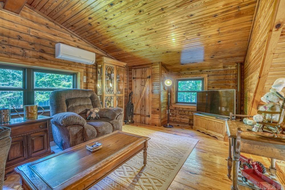 2061 Mcknight Road Property Photo 21