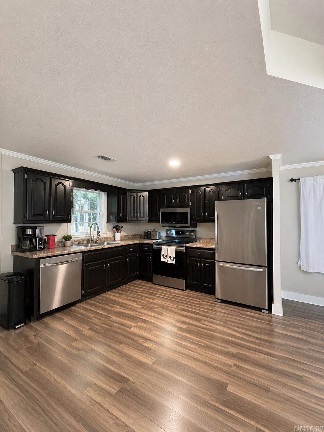 808 Trumann Street Property Photo 4