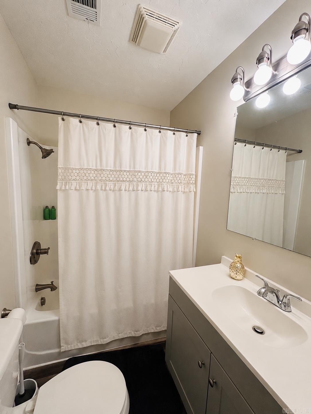 808 Trumann Street Property Photo 5
