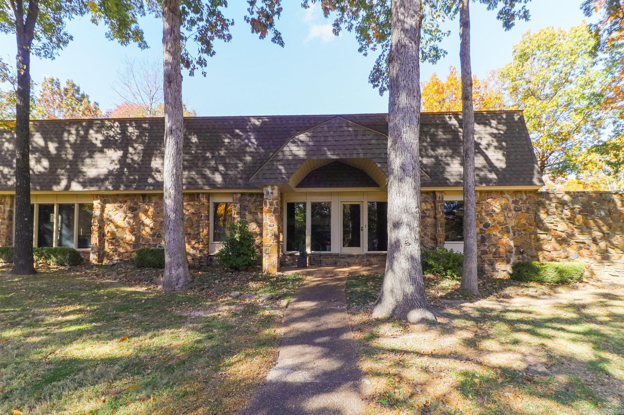 2100 Paula Drive Property Photo 2