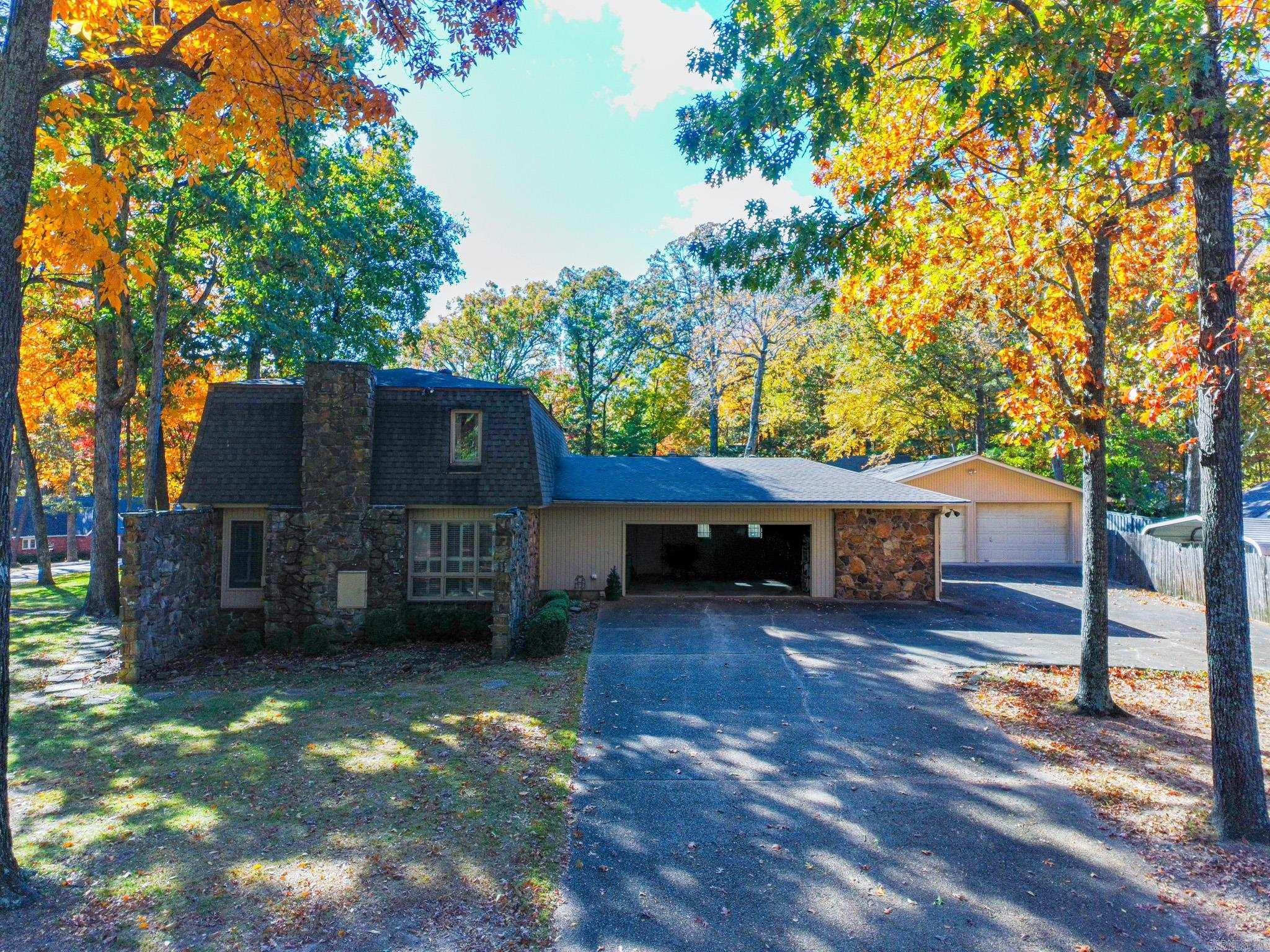 2100 Paula Drive Property Photo 4