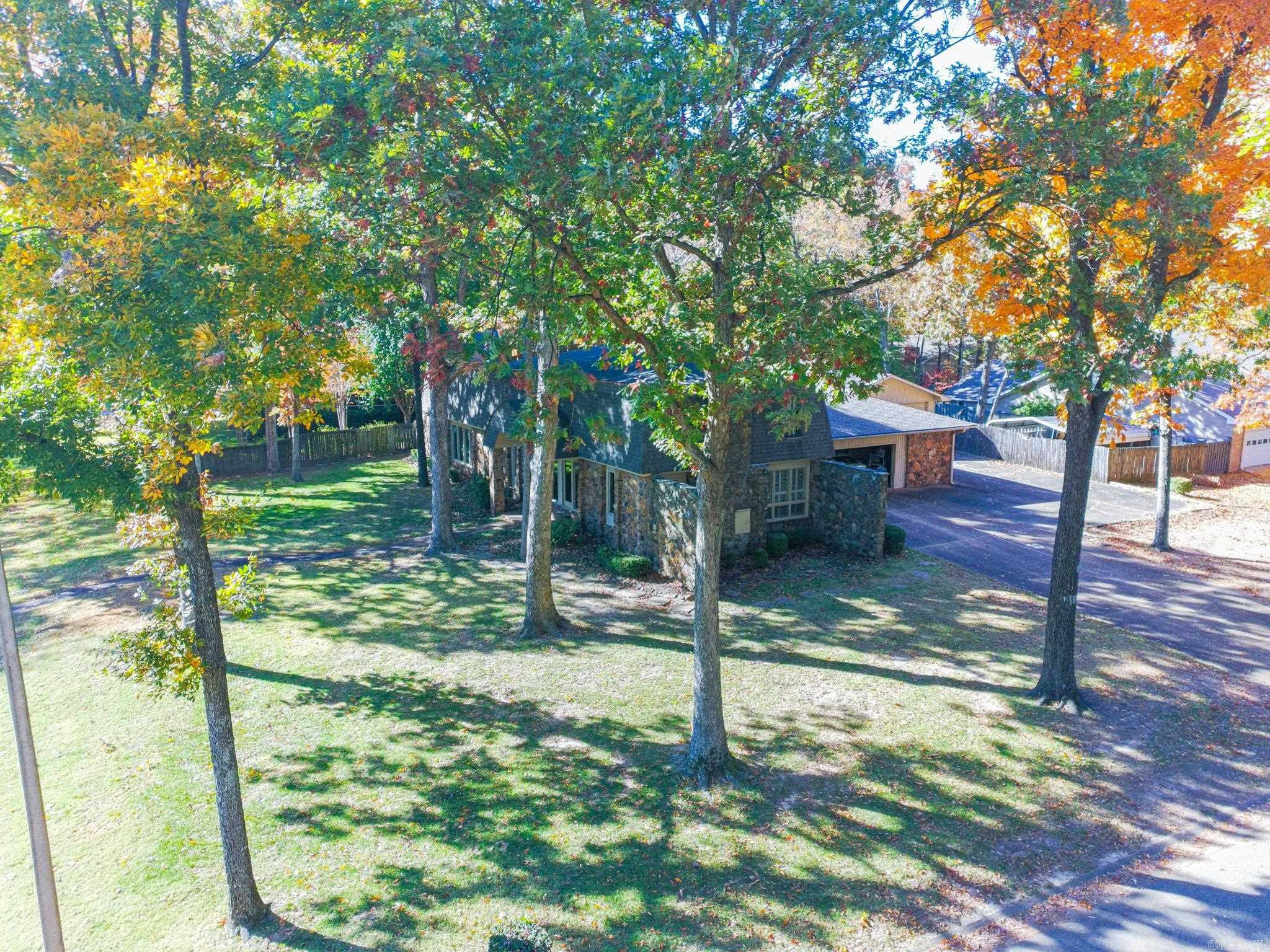 2100 Paula Drive Property Photo 6