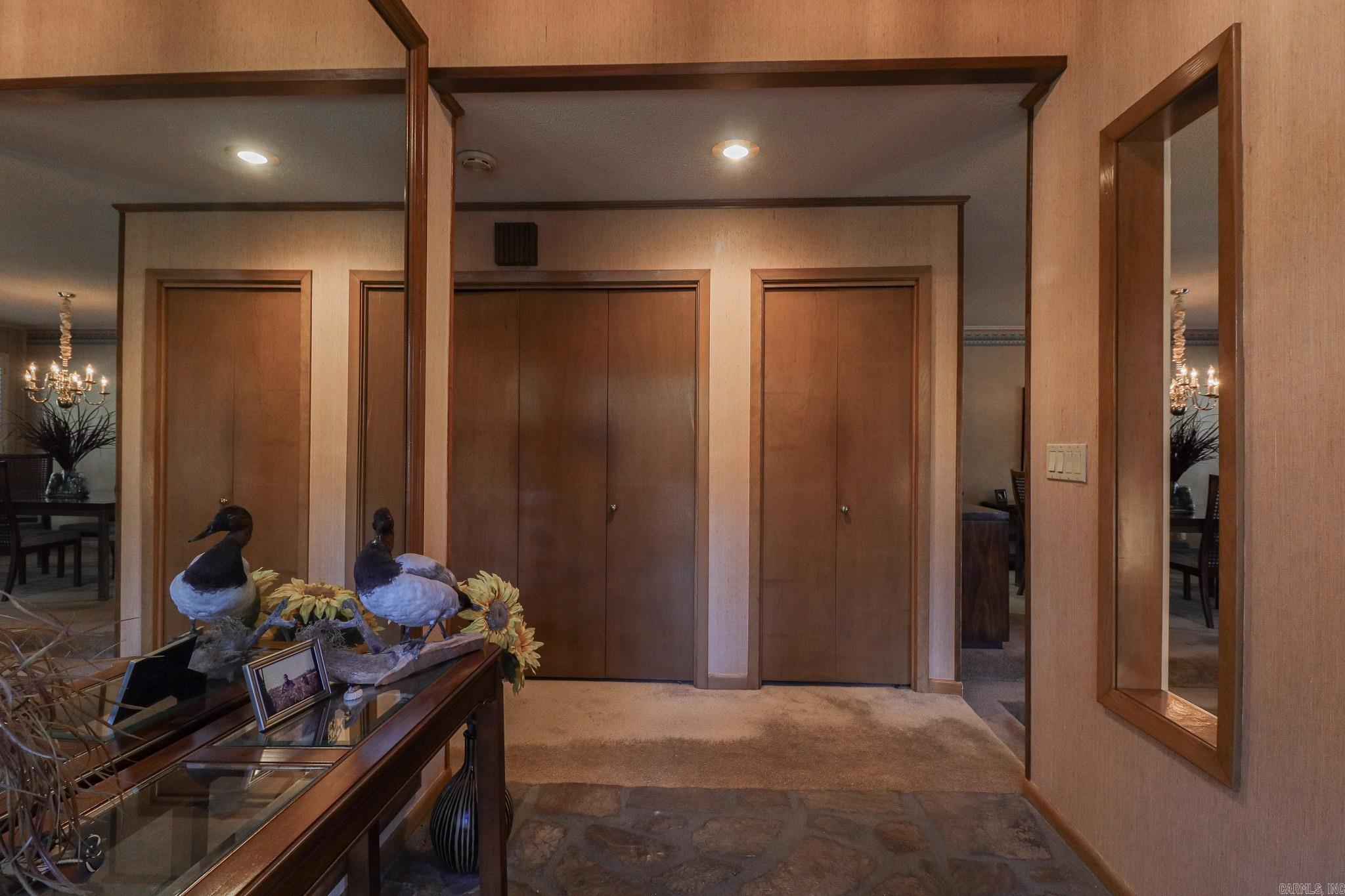 2100 Paula Drive Property Photo 10