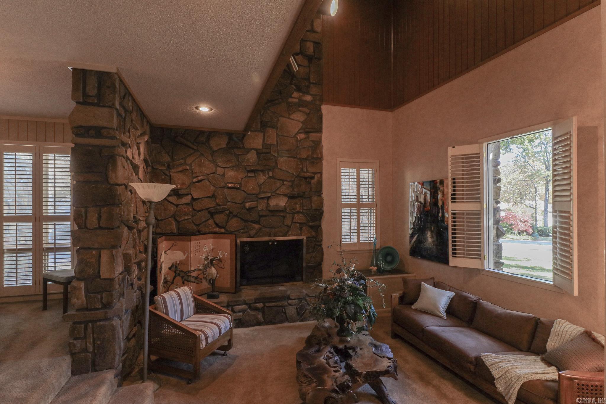 2100 Paula Drive Property Photo 11