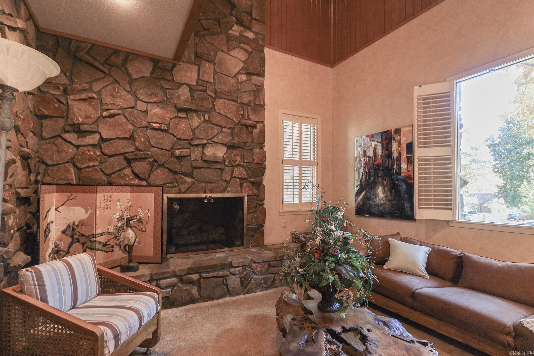 2100 Paula Drive Property Photo 12