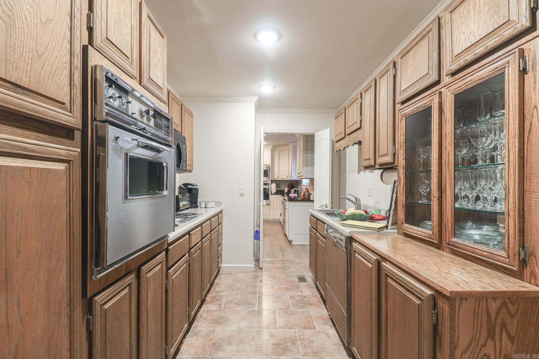 2100 Paula Drive Property Photo 16