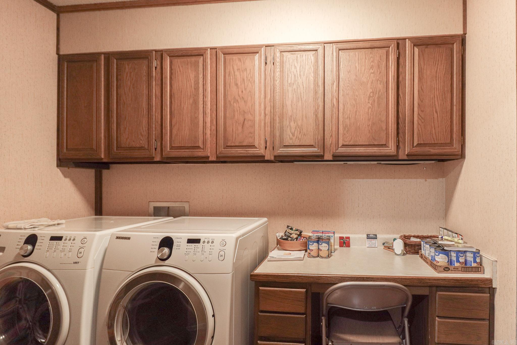 2100 Paula Drive Property Photo 17