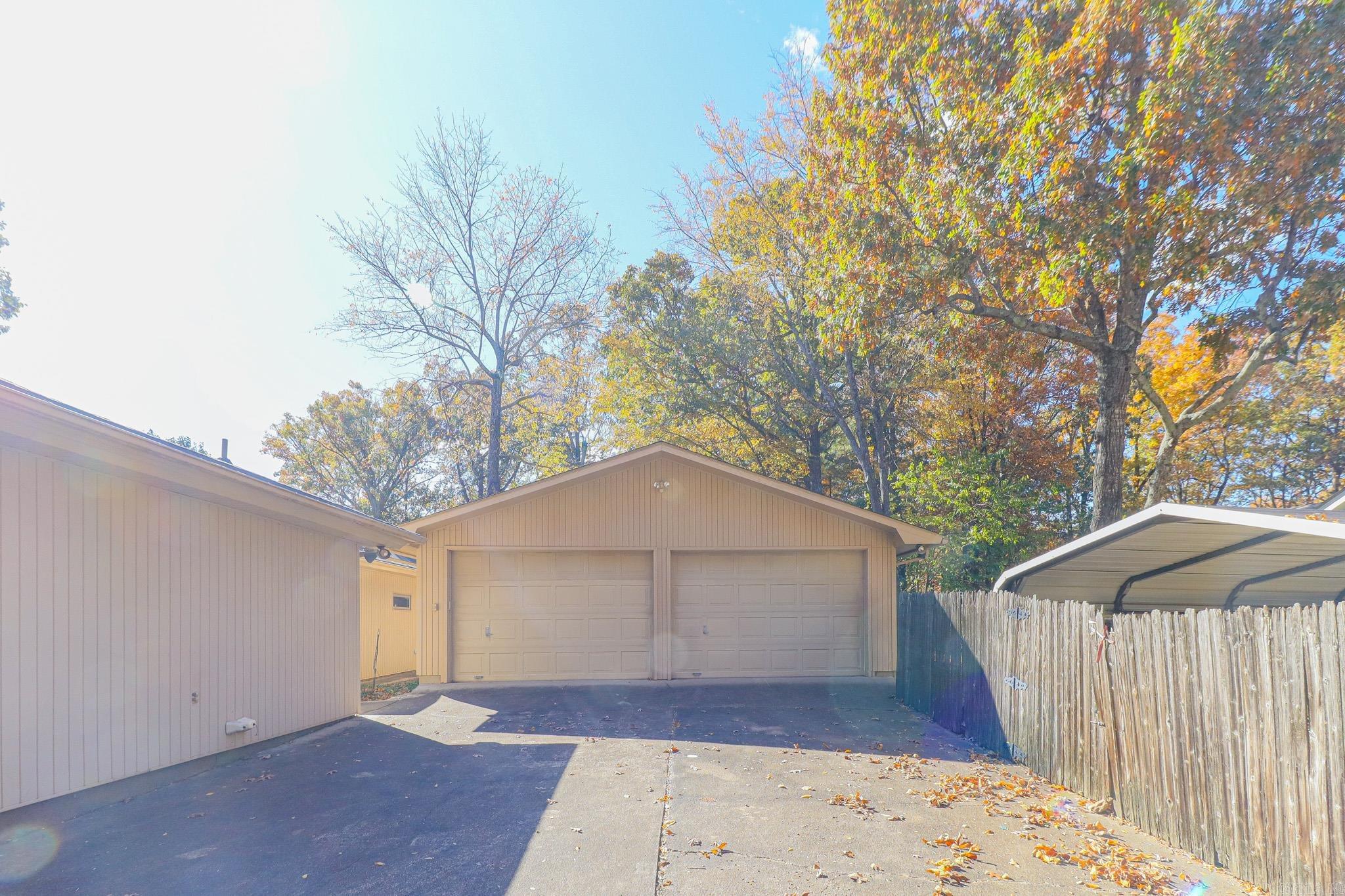 2100 Paula Drive Property Photo 49