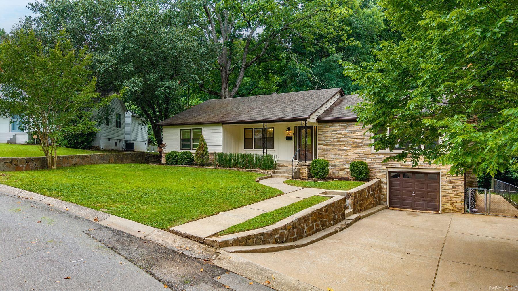 2104 Brownwood Rd Property Photo 1