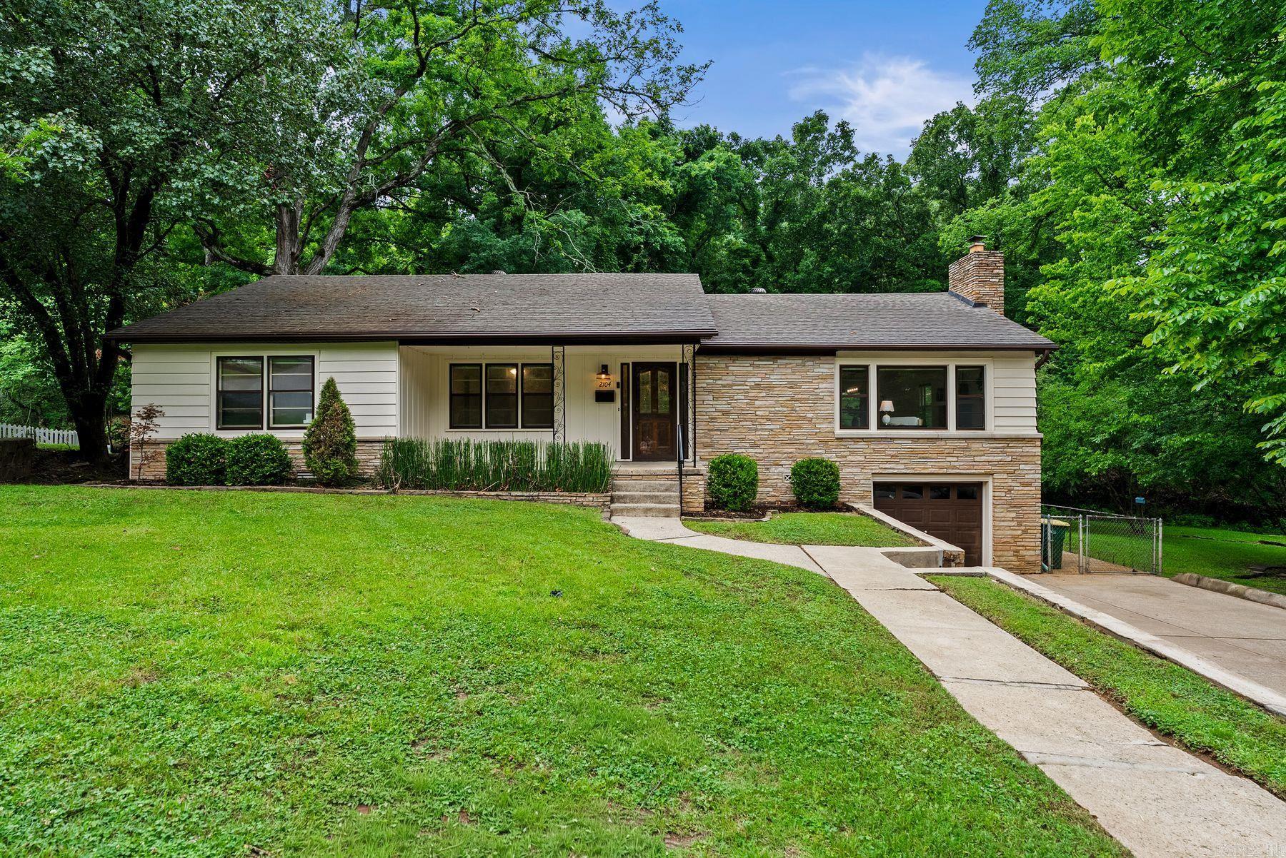 2104 Brownwood Rd Property Photo 2