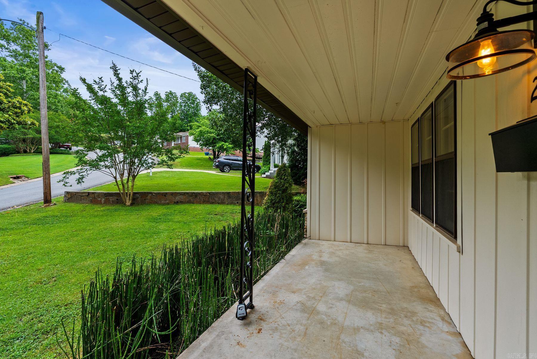 2104 Brownwood Rd Property Photo 4