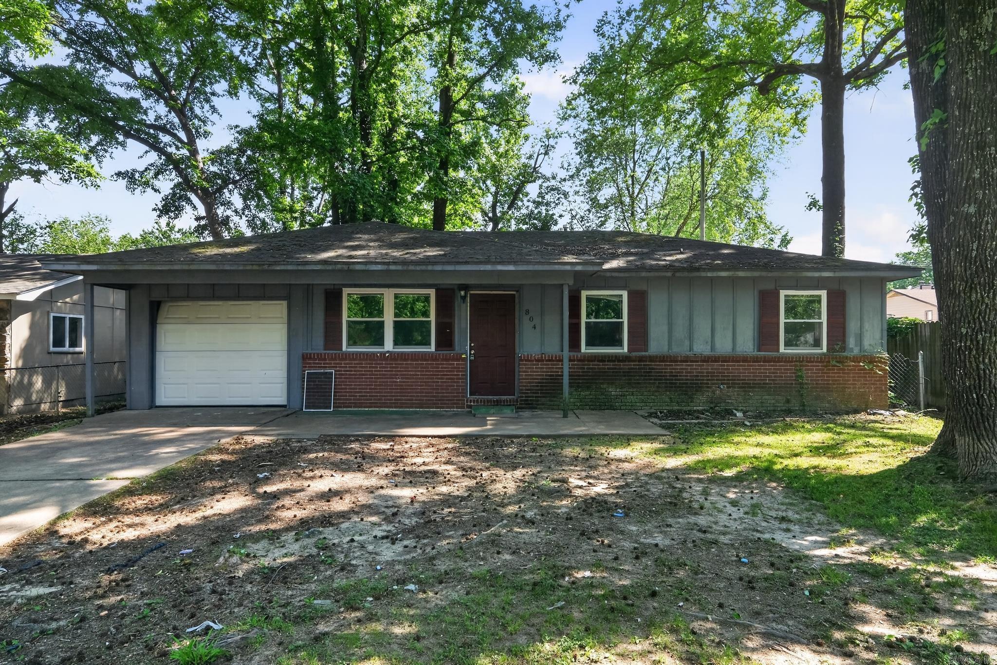 804 Towering Oaks Drive Property Photo 1