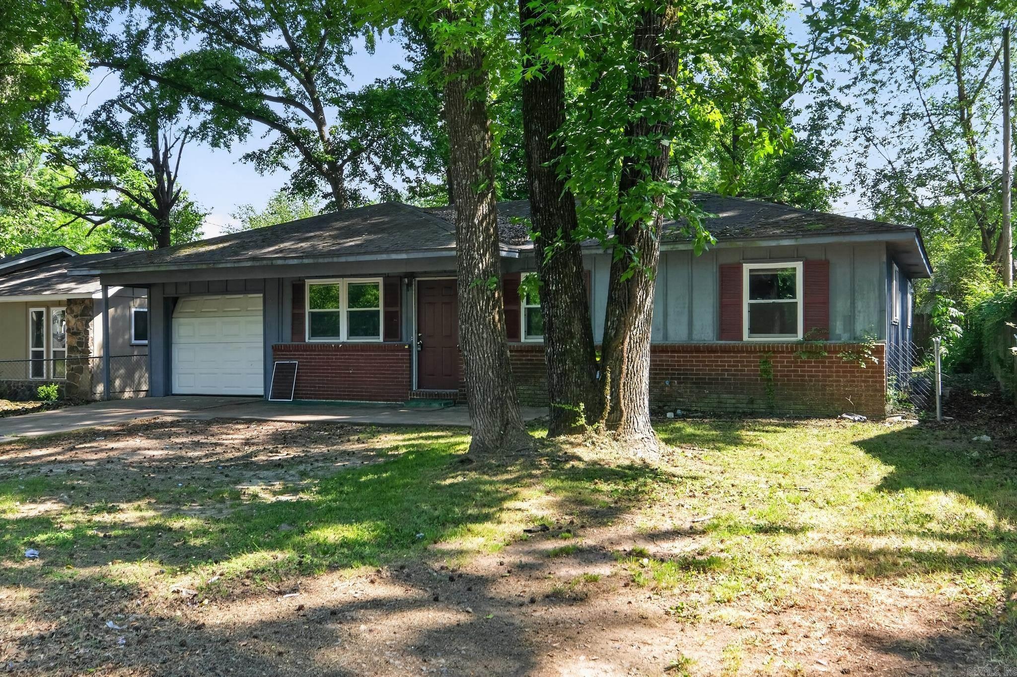 804 Towering Oaks Drive Property Photo 2