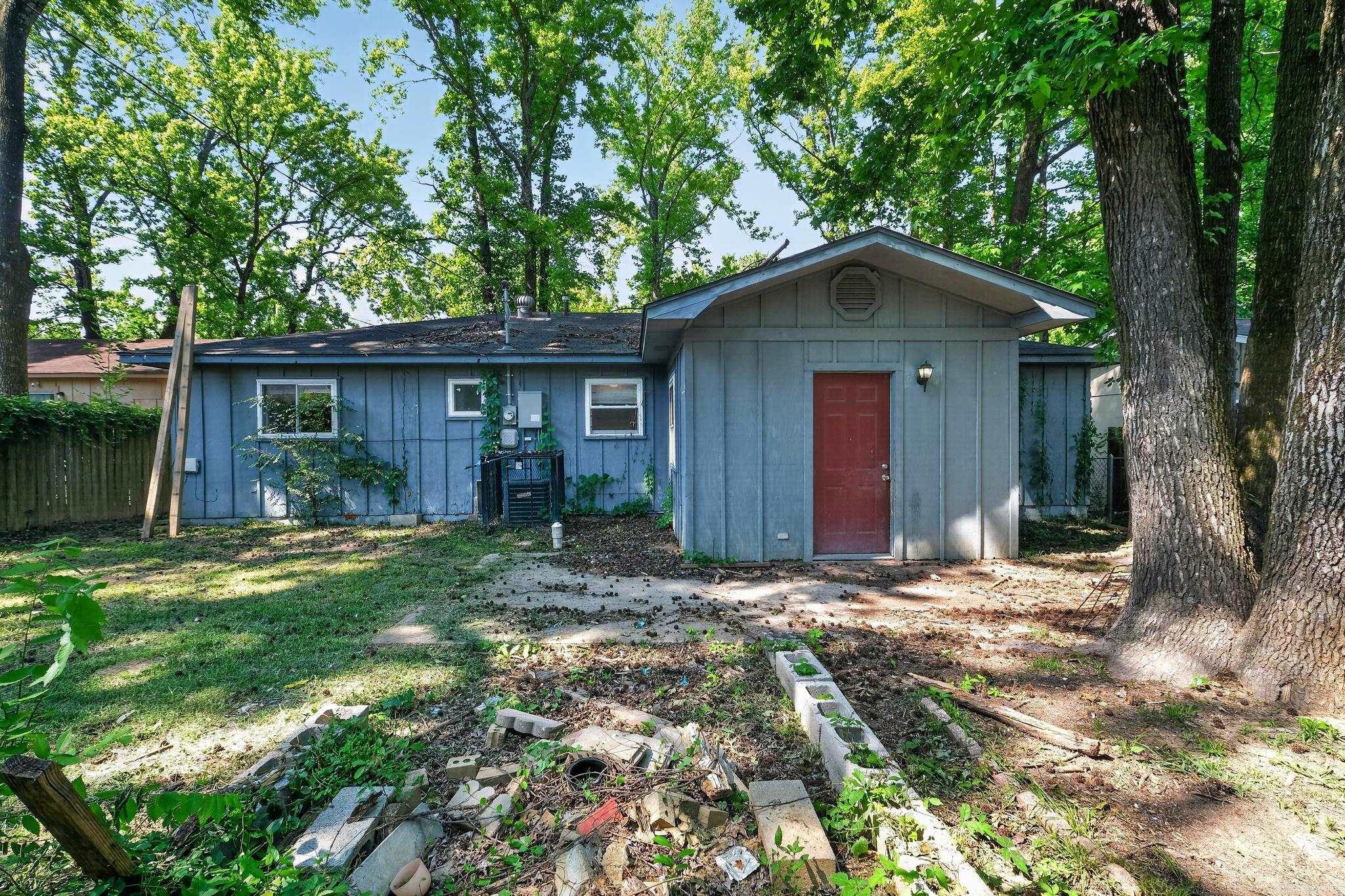 804 Towering Oaks Drive Property Photo 3