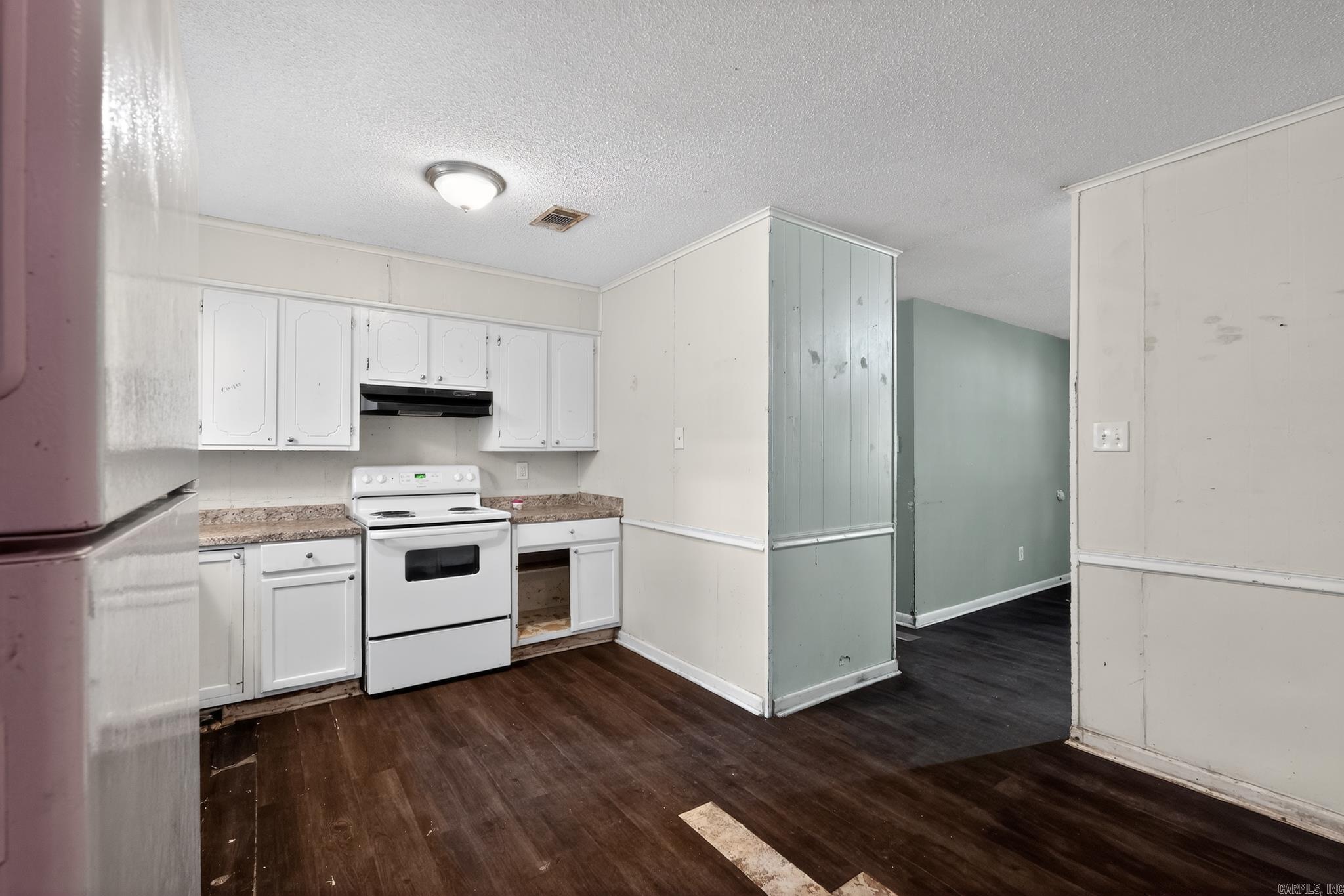 804 Towering Oaks Drive Property Photo 8