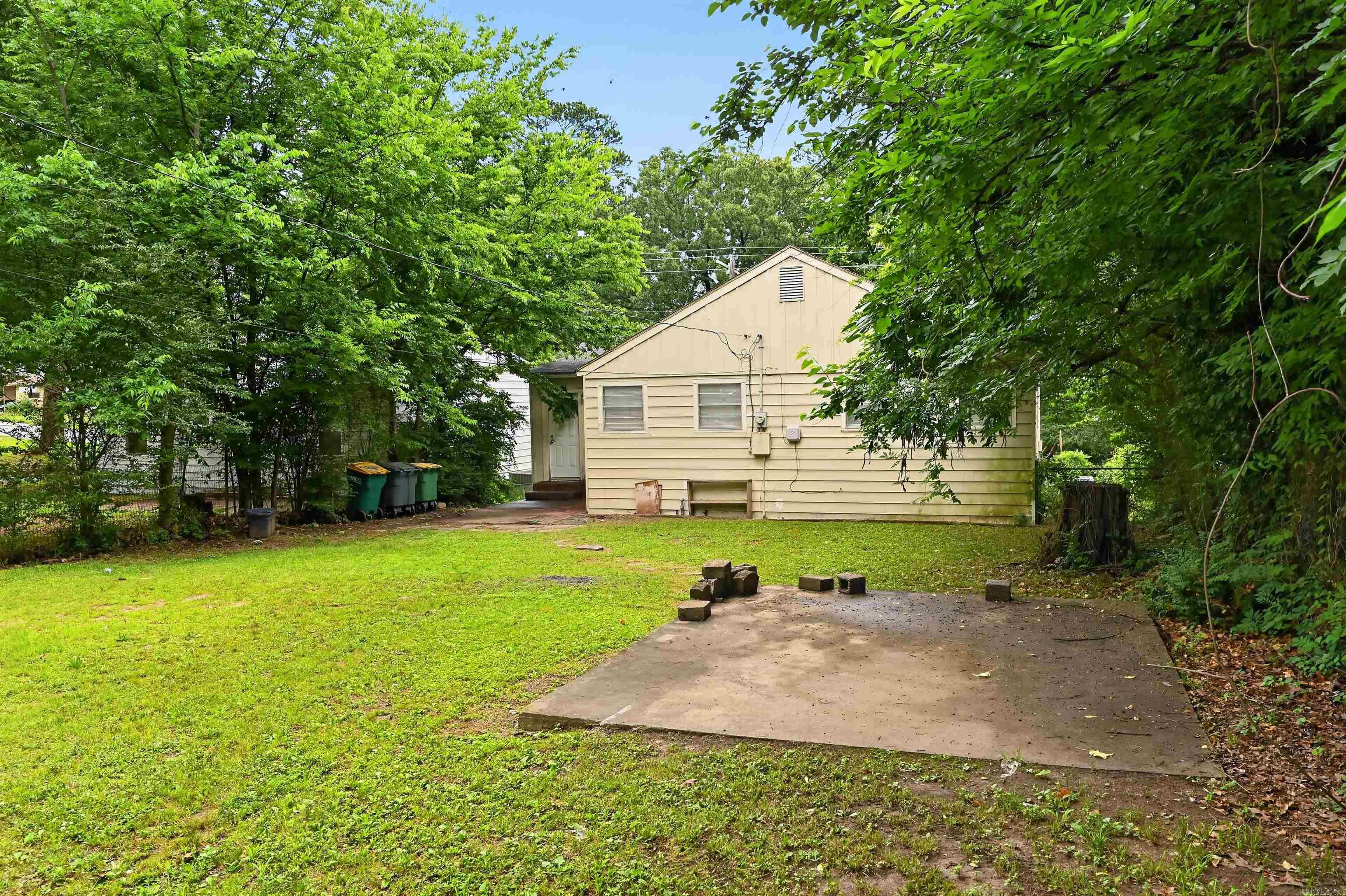2302 S Harrison Street Property Photo 4