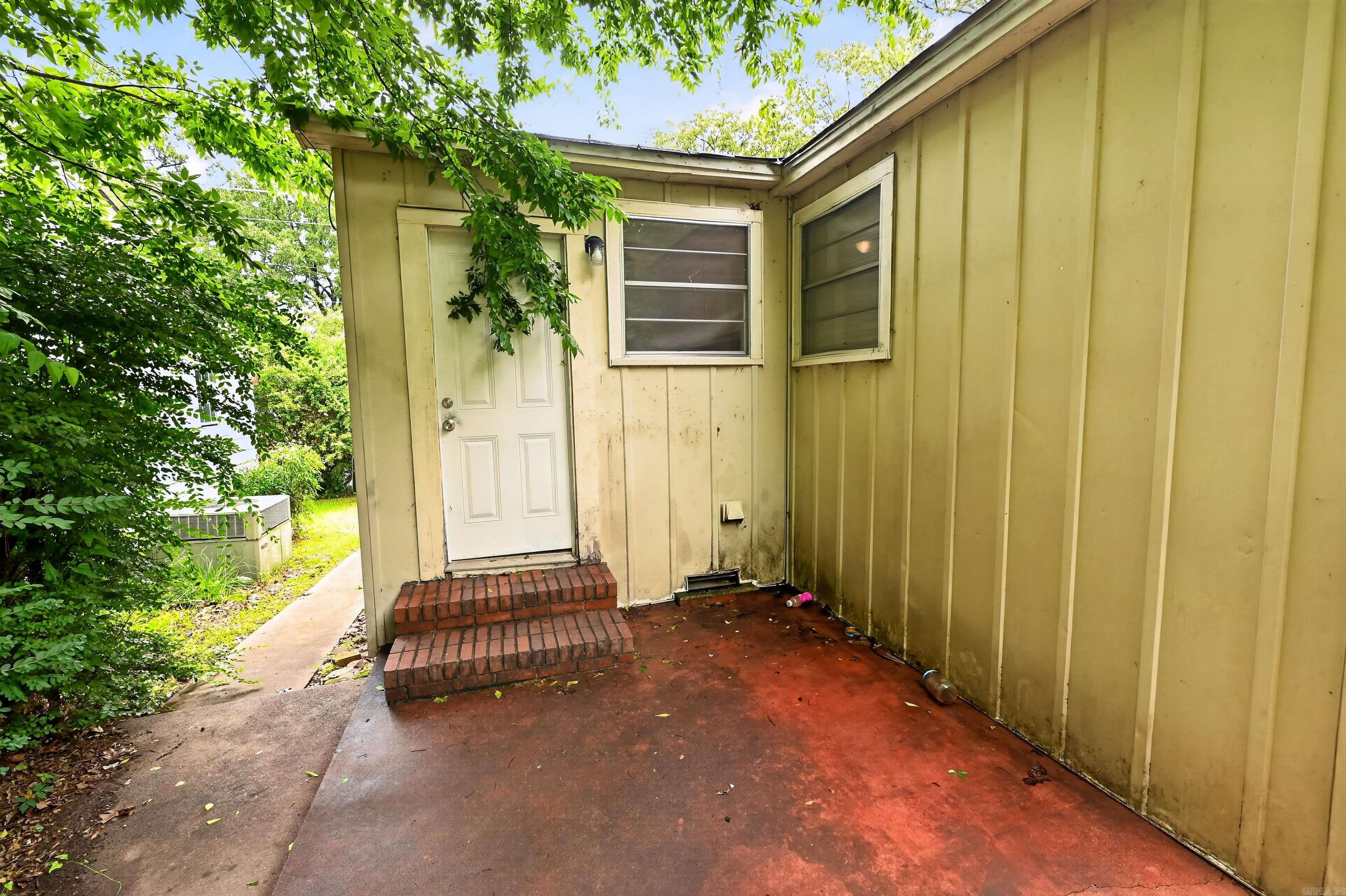 2302 S Harrison Street Property Photo 6