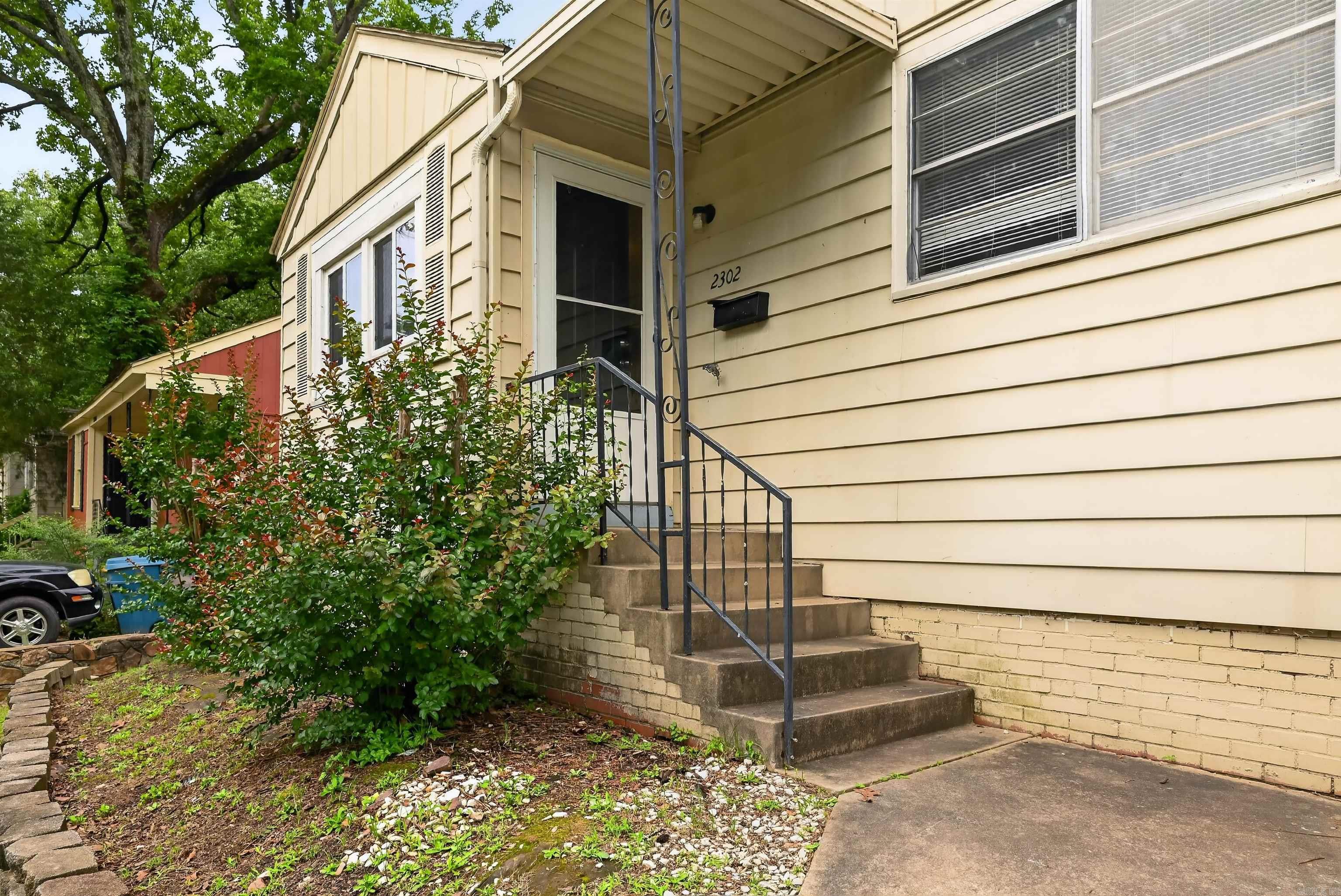 2302 S Harrison Street Property Photo 8
