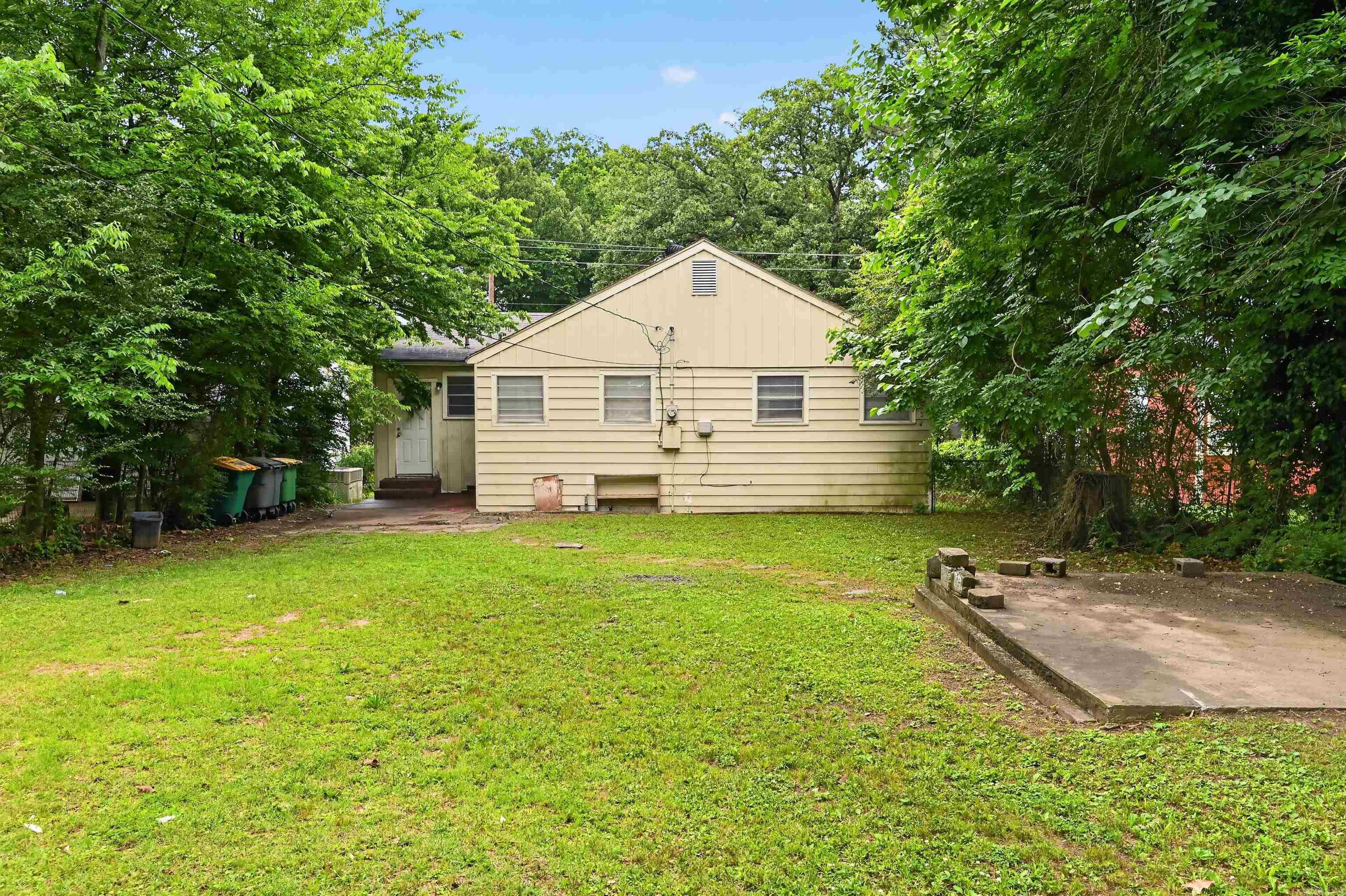2302 S Harrison Street Property Photo 9