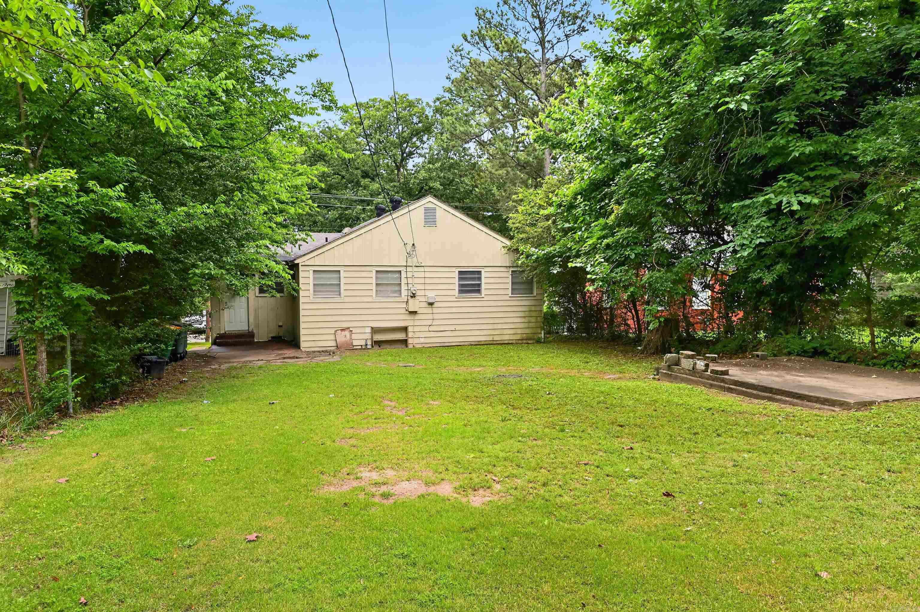 2302 S Harrison Street Property Photo 11